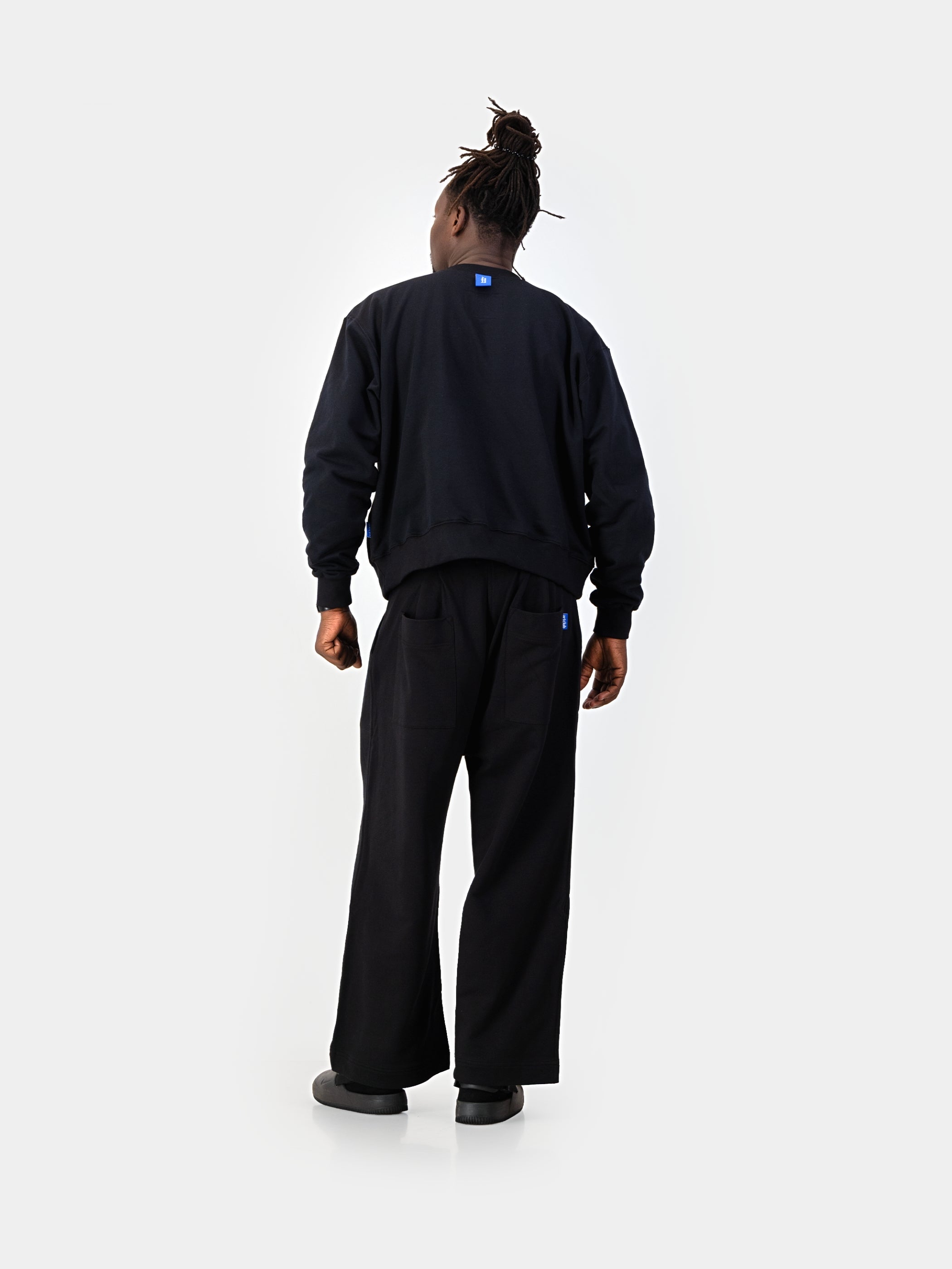 The Uniform Sweater - Black