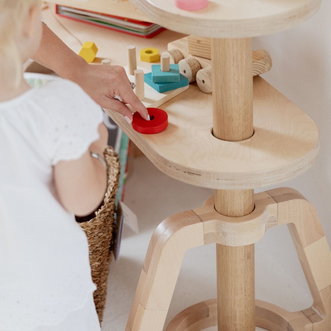 Little Zulik Anchor Bookshelf