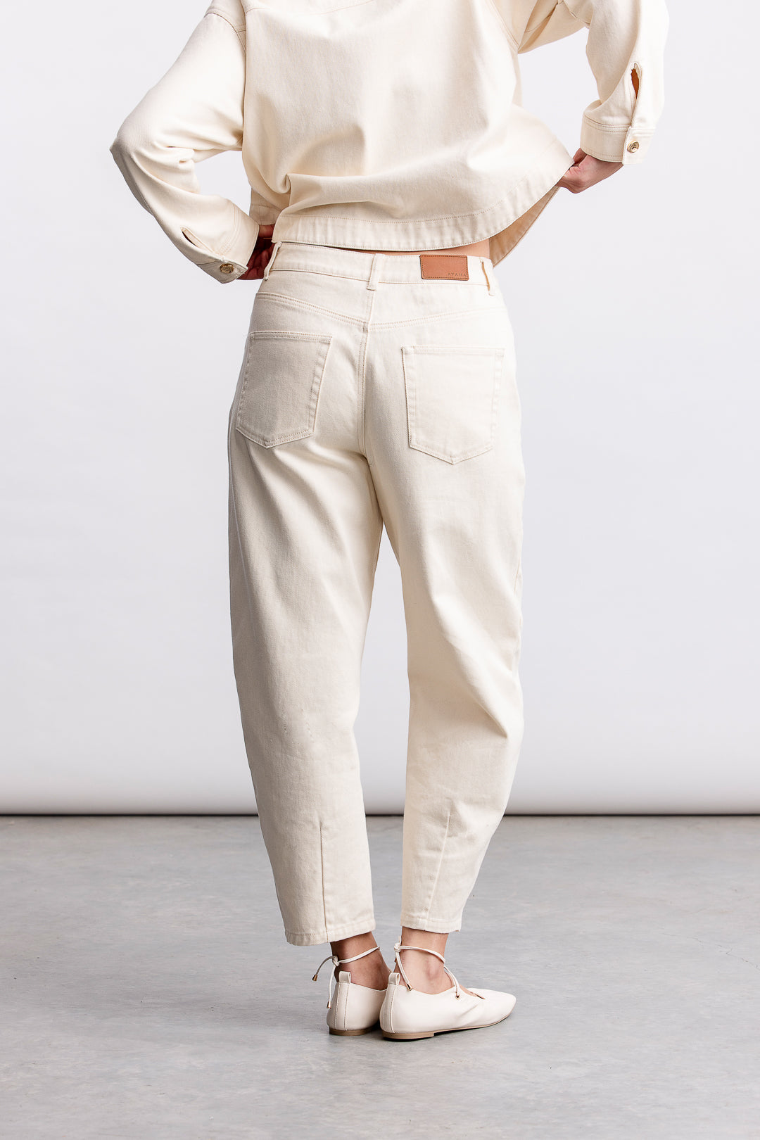 Rutendo Barrel Leg Denim _ 168408 _ Ecru