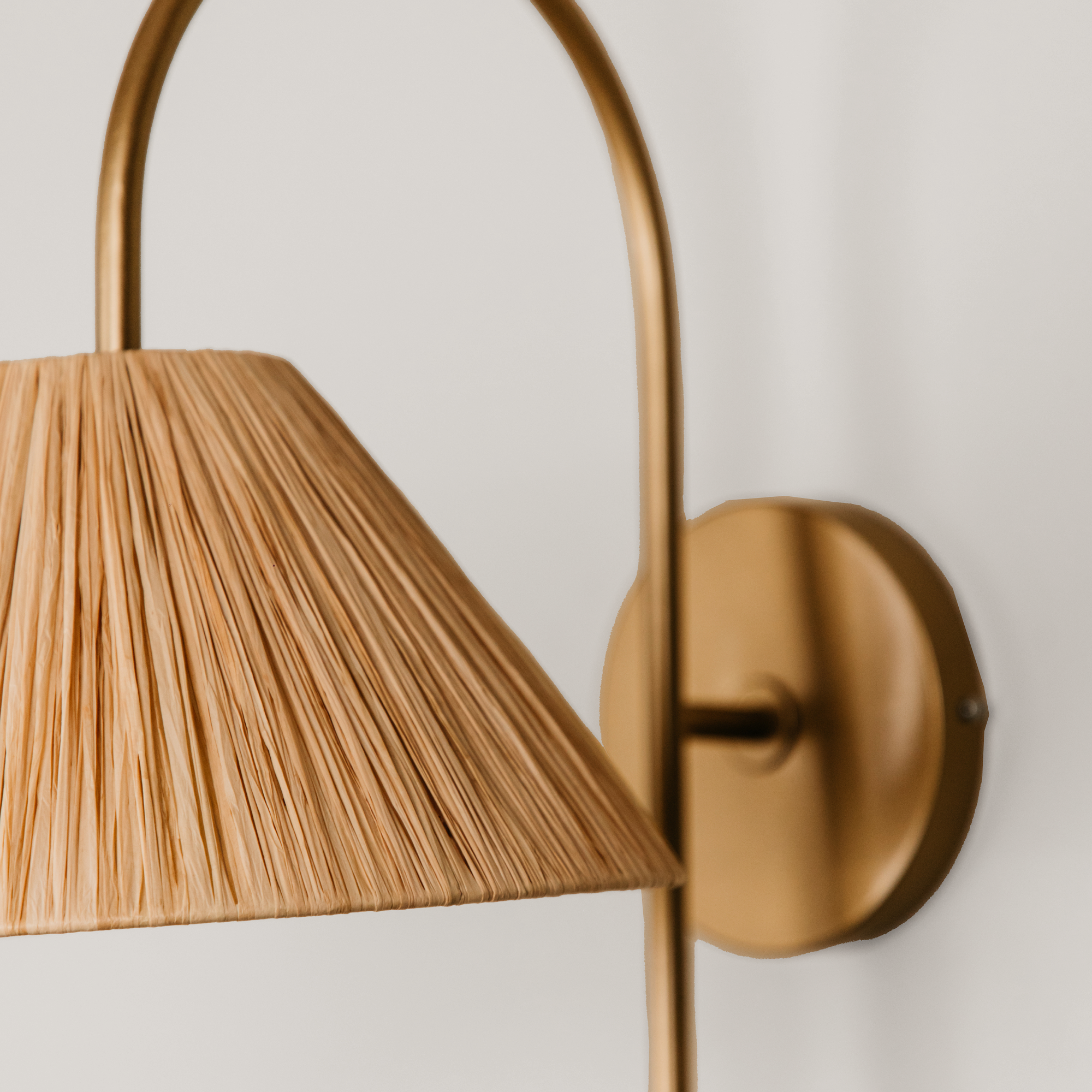 Archer Wall Light with Tapered Raffia Shade – Gold