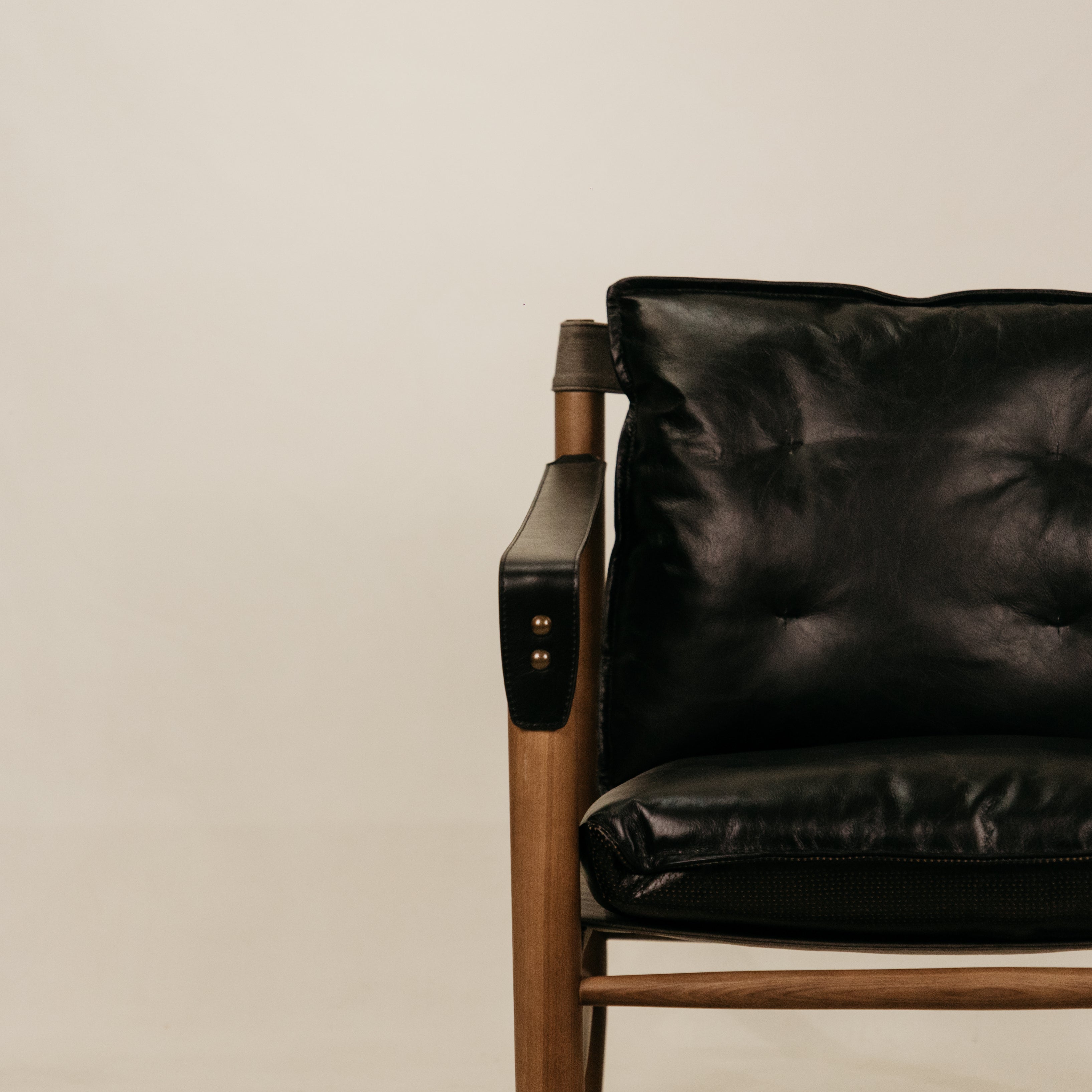 Ashwood Leisure Leather Chair – Black