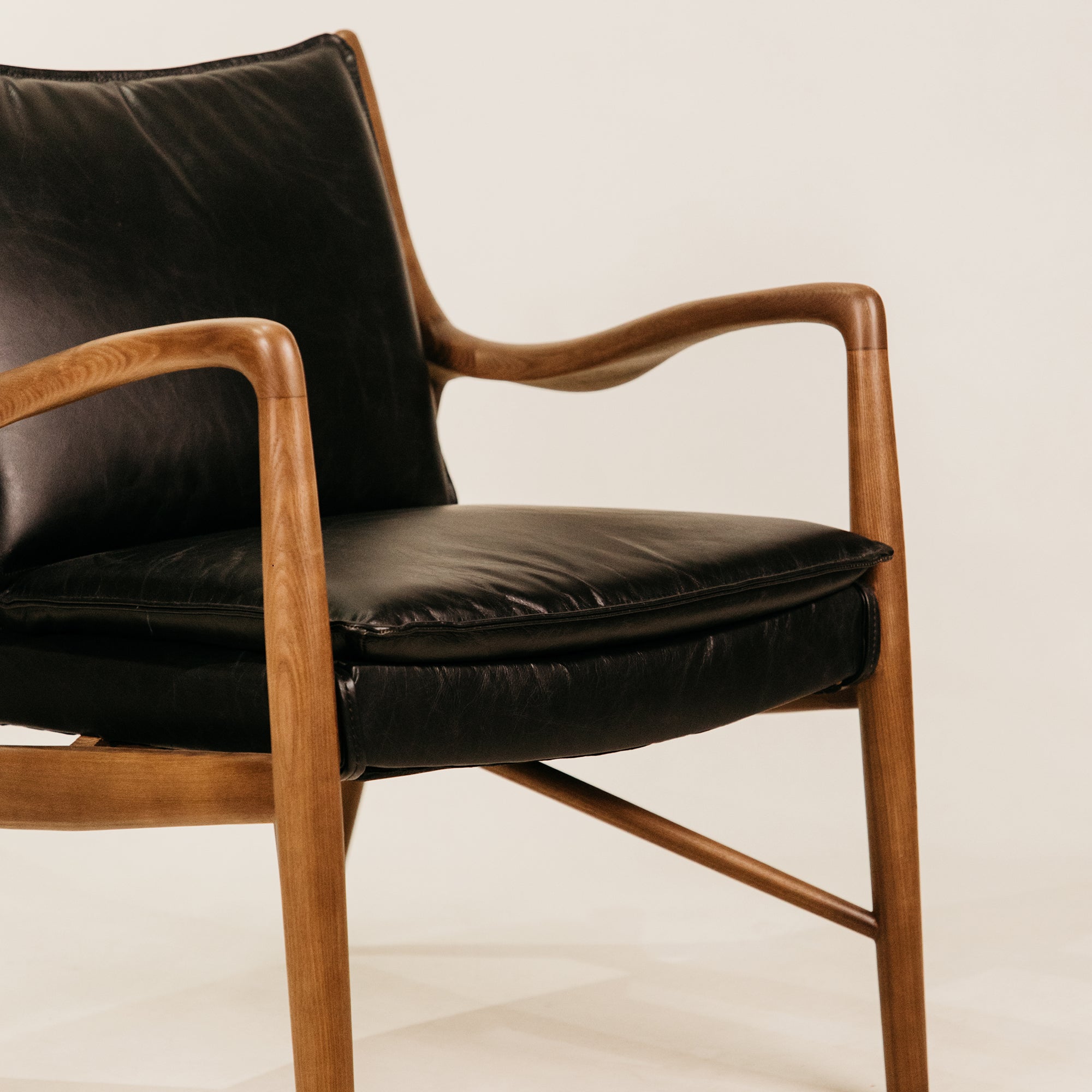 Athena Leisure Leather Chair – Black