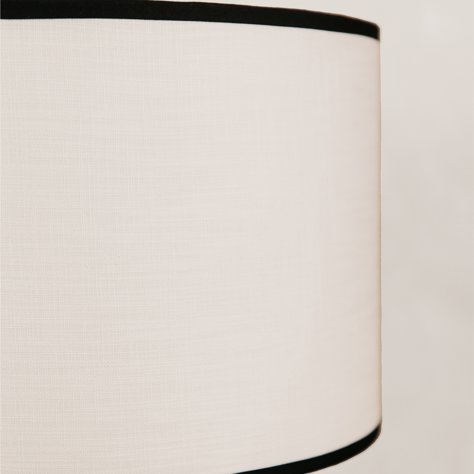 Banthu Twine Lamp with Linen Shade – Black