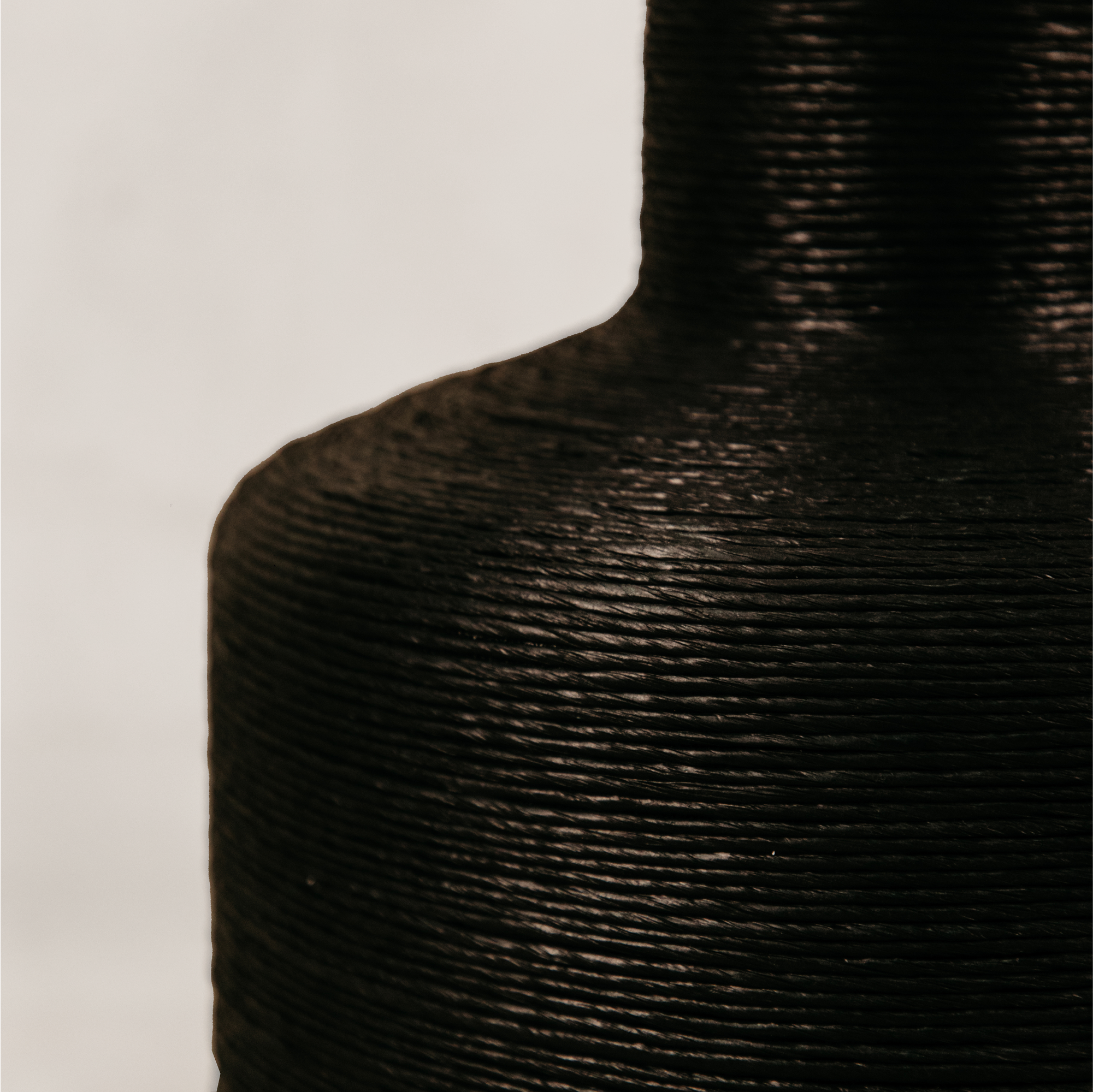 Banthu Twine Lamp with Linen Shade – Black