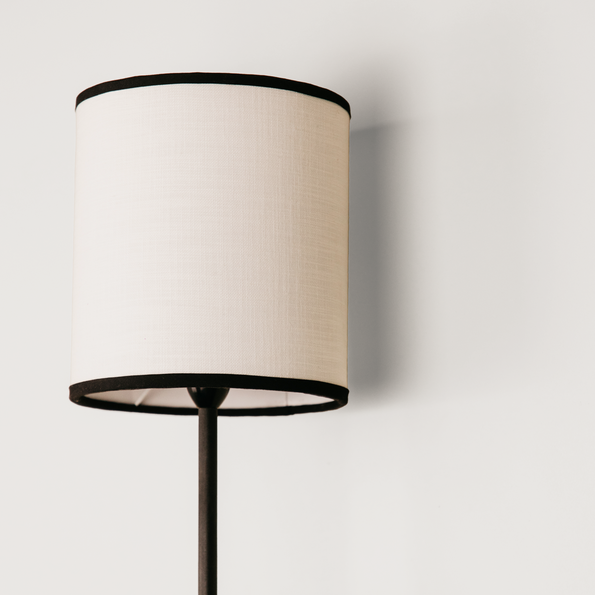 Bongo Wall Light with Linen Shade – Black