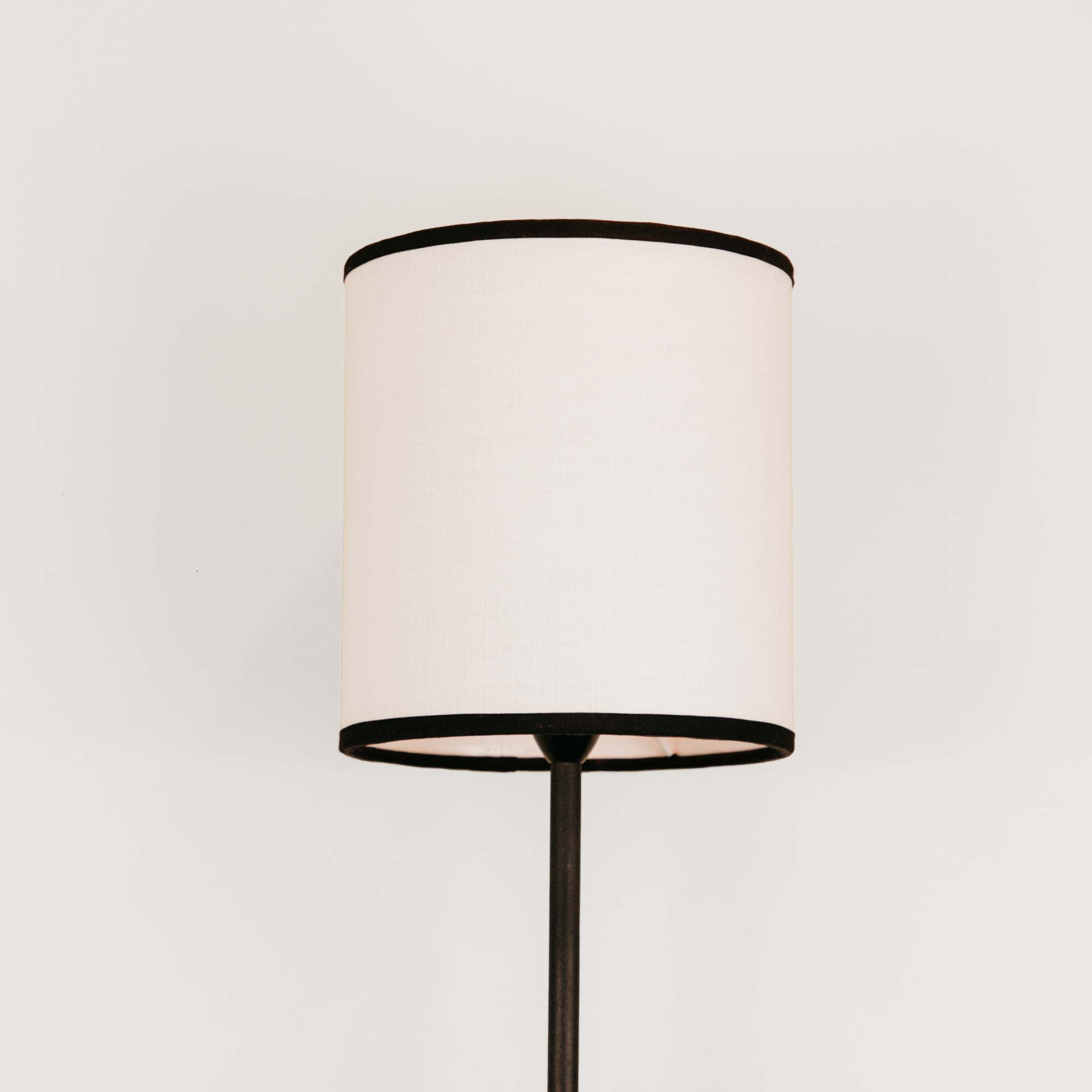 Bongo Wall Light with Linen Shade – Black
