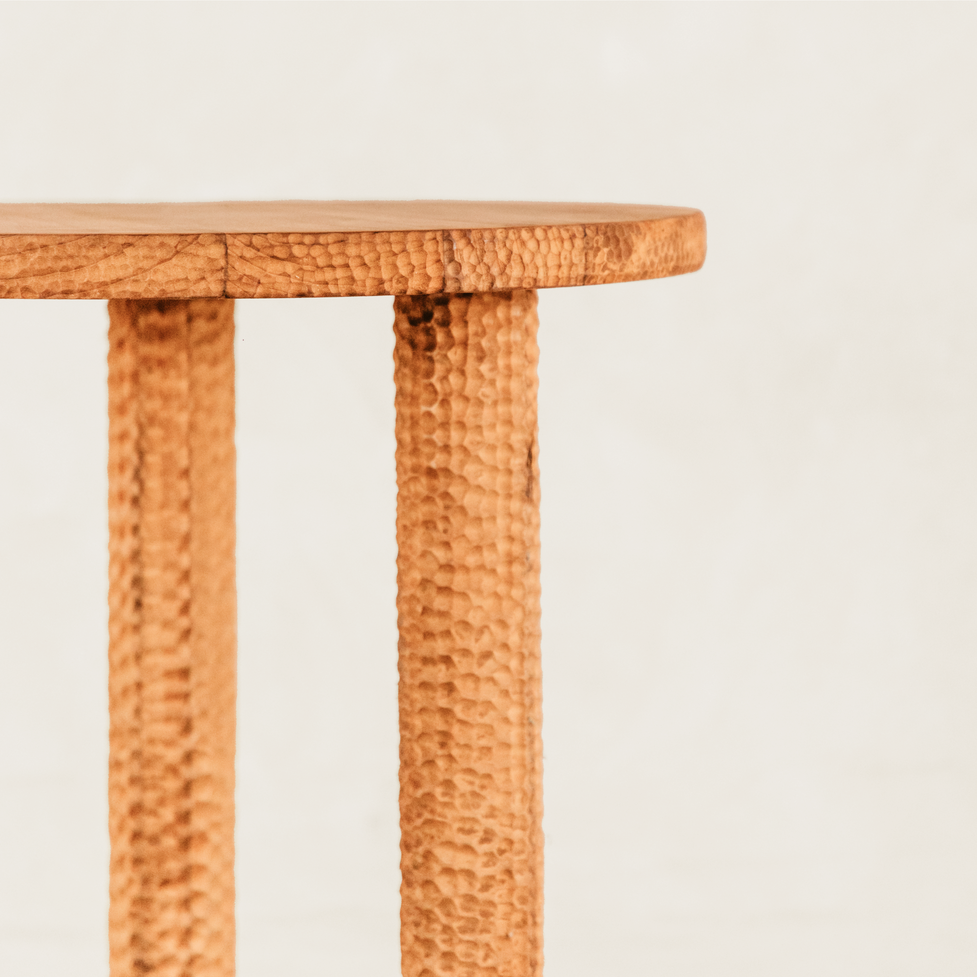 Chiselled Side Table – Brown