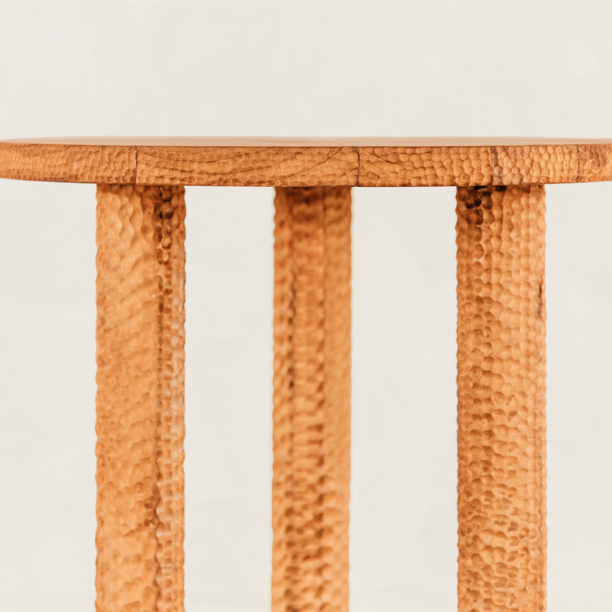 Chiselled Side Table – Brown