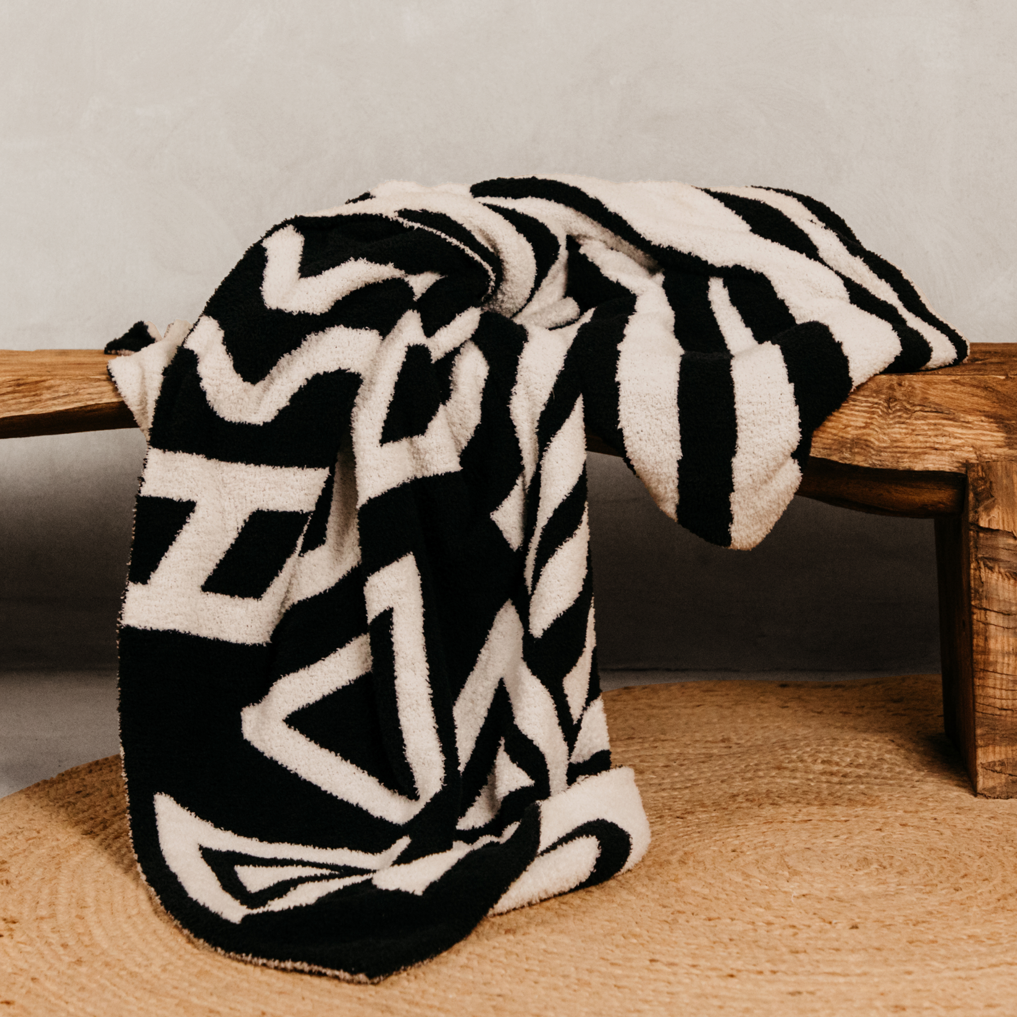 Cosy Geo Rice Velvet Throw – Black