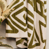 Cosy Geo Rice Velvet Throw – Green