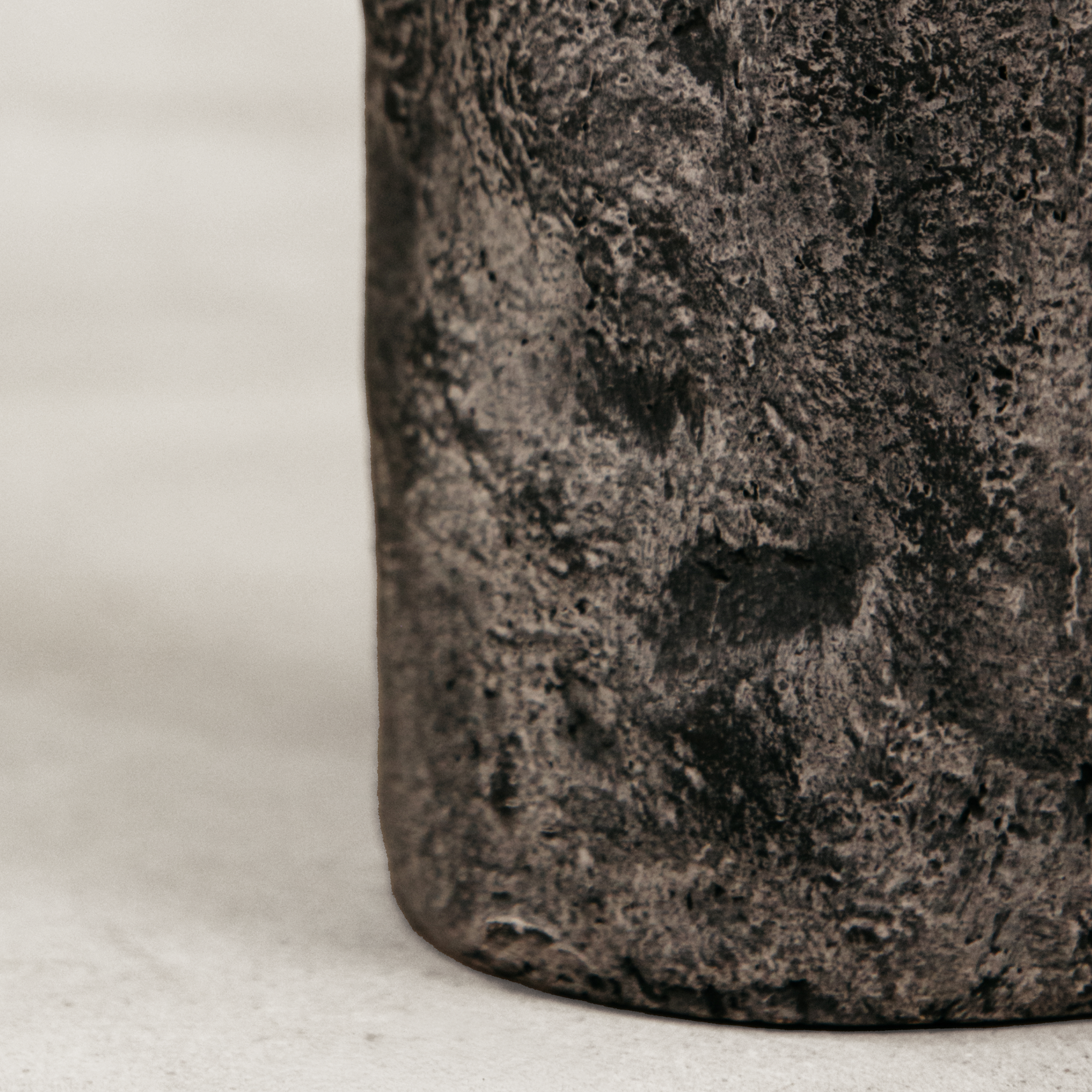 Calvatia Table Lamp – Charcoal