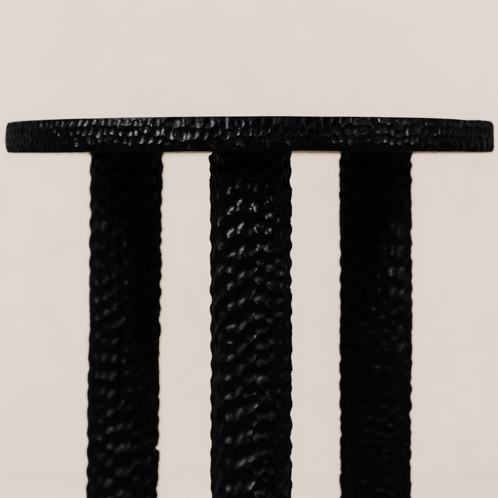 Chiselled Side Table – Black