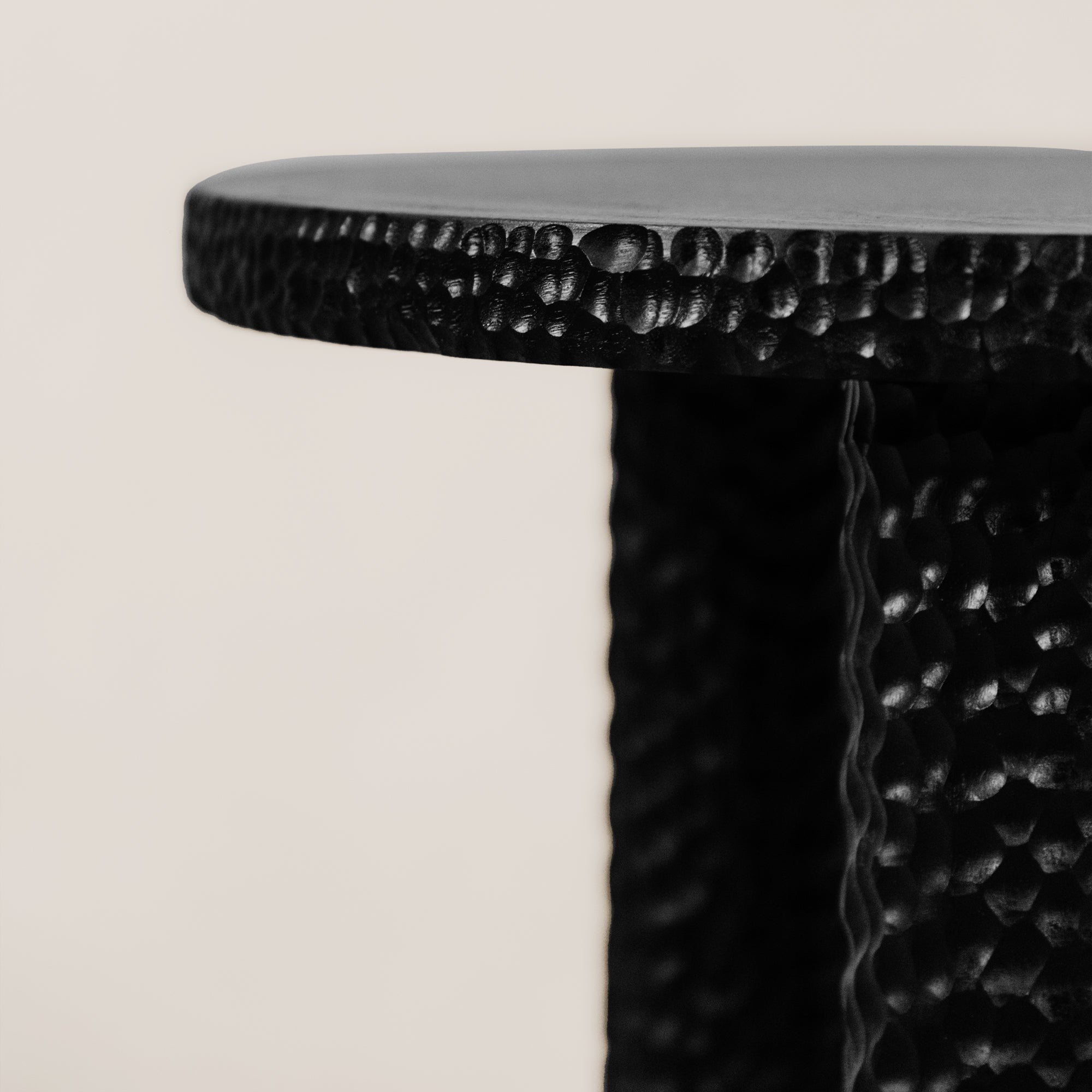 Chiselled Side Table – Black