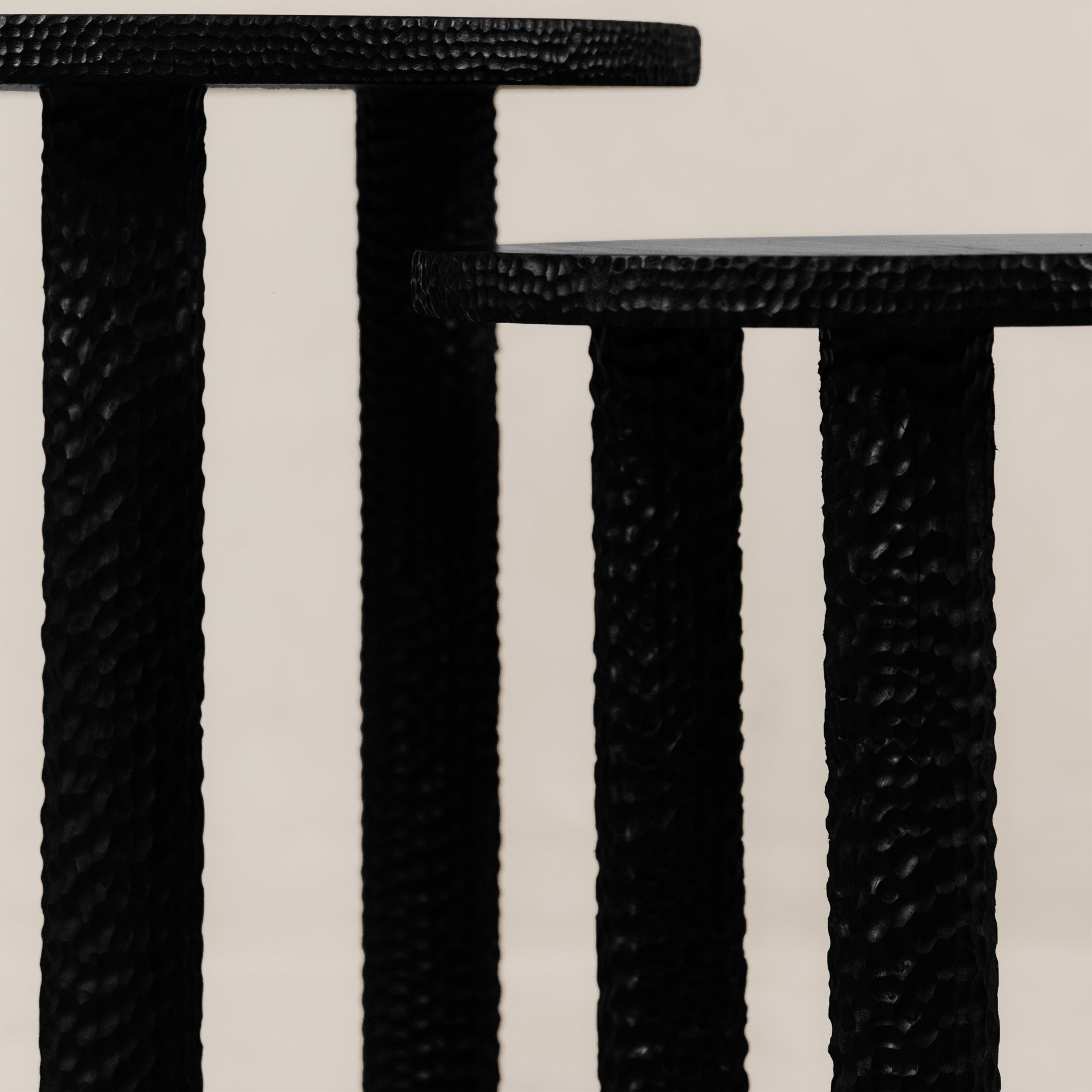 Chiselled Side Table – Black