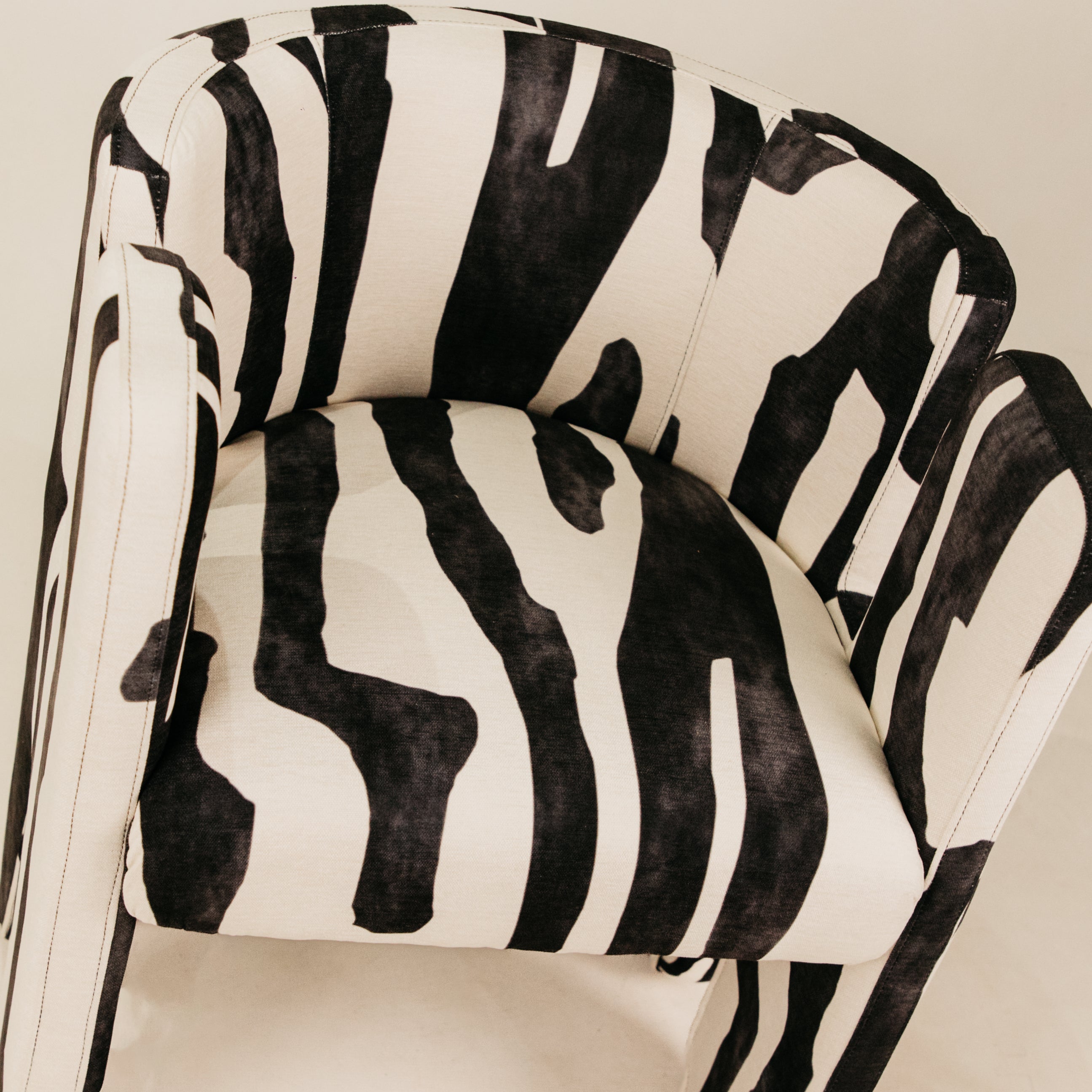 Contour Dining Chair – Black