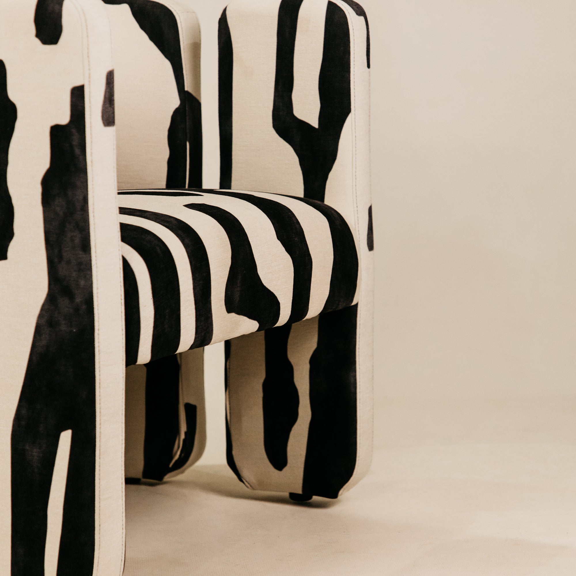 Contour Leisure Chair – Black