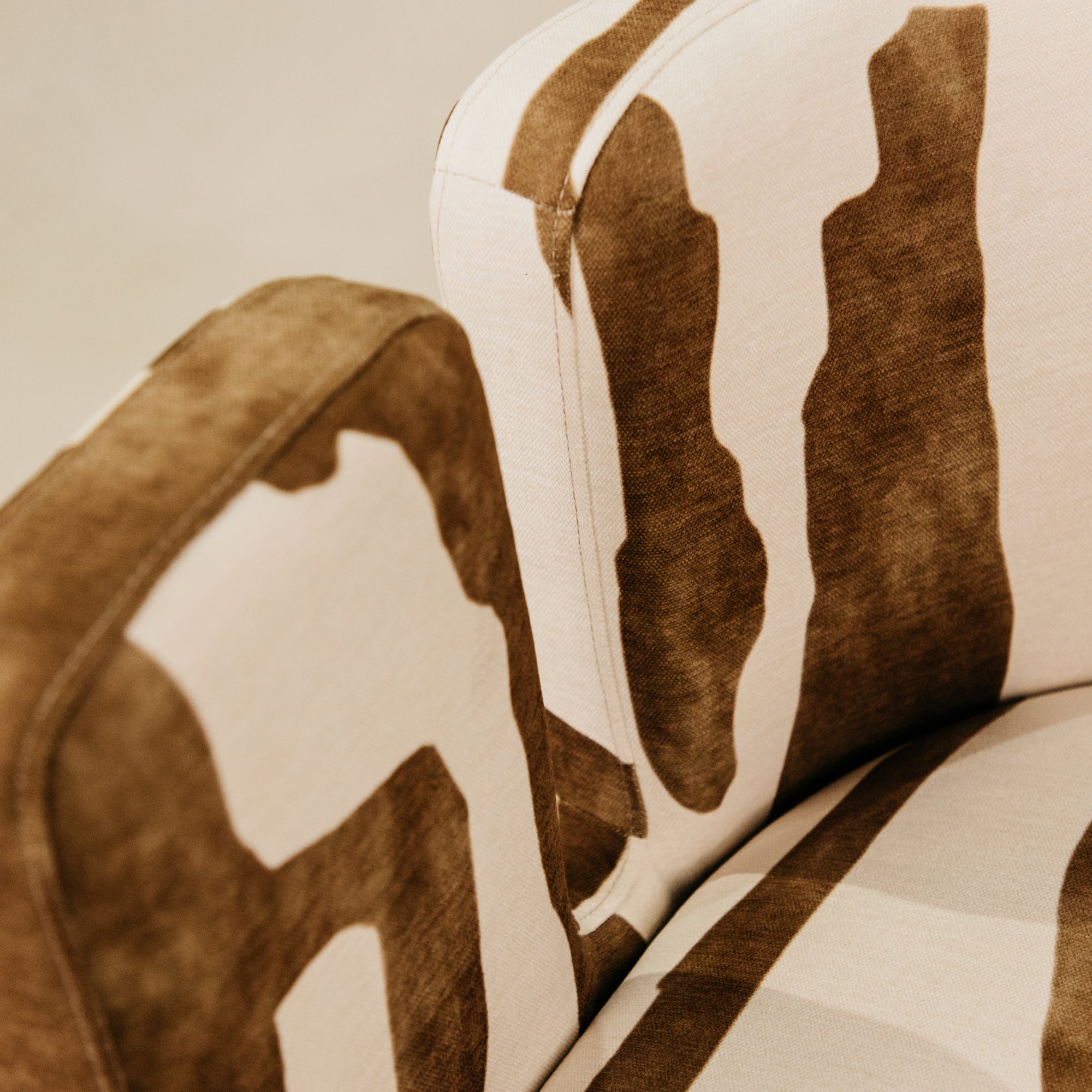 Contour Leisure Chair – Brown