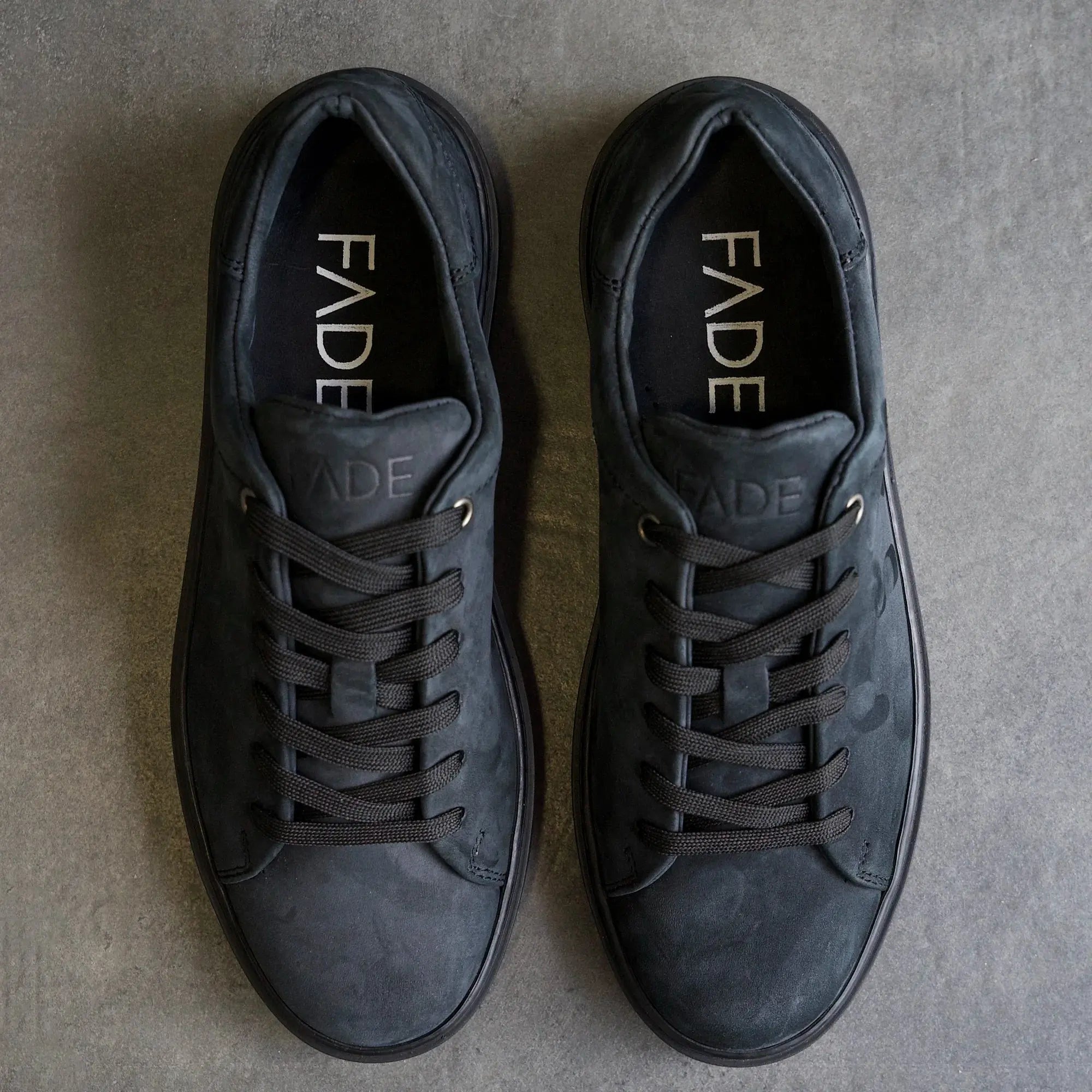 Essential Sneaker Nubuck Black