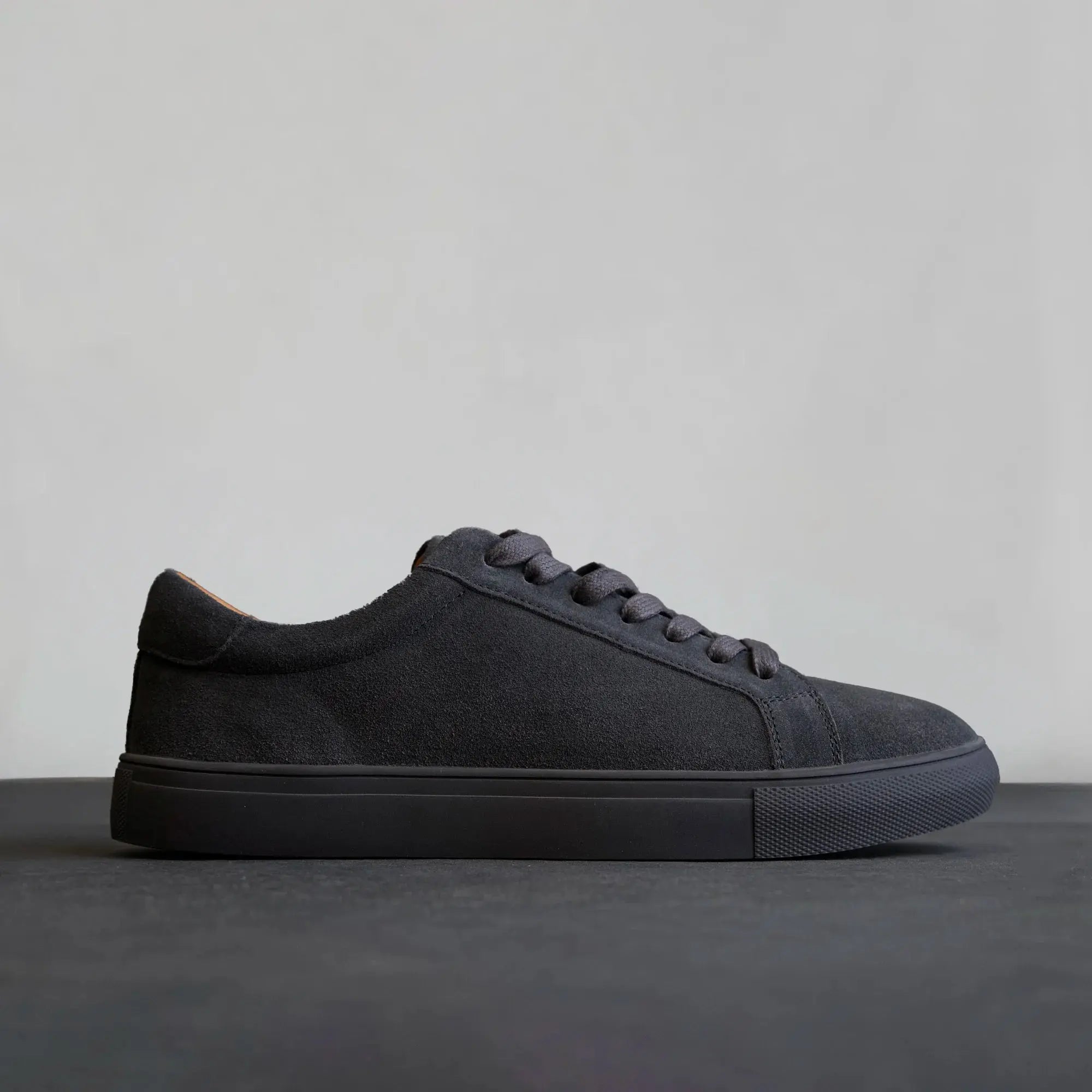 Essential Sneaker Suede Grey