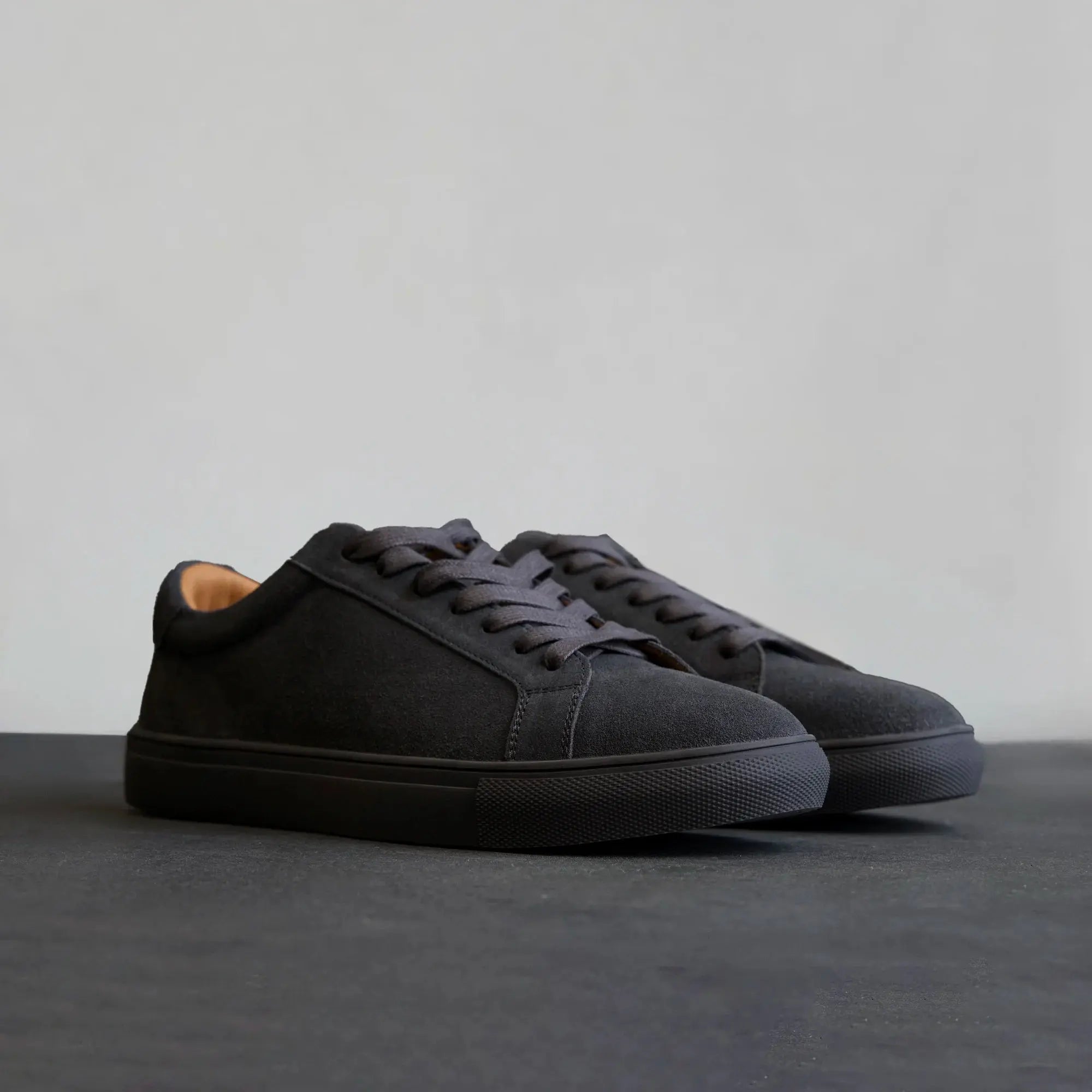 Essential Sneaker Suede Grey