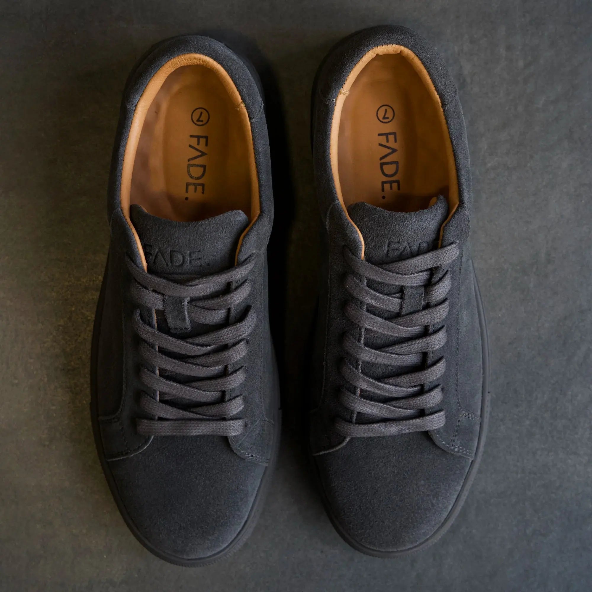 Essential Sneaker Suede Grey