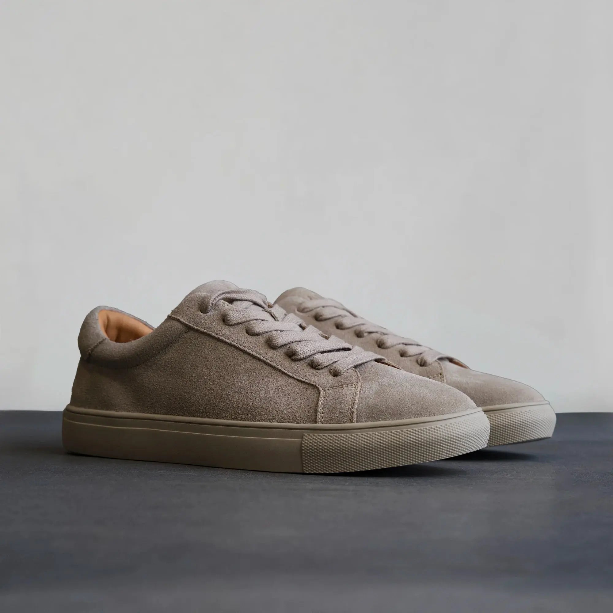 Essential Sneaker Suede Taupe