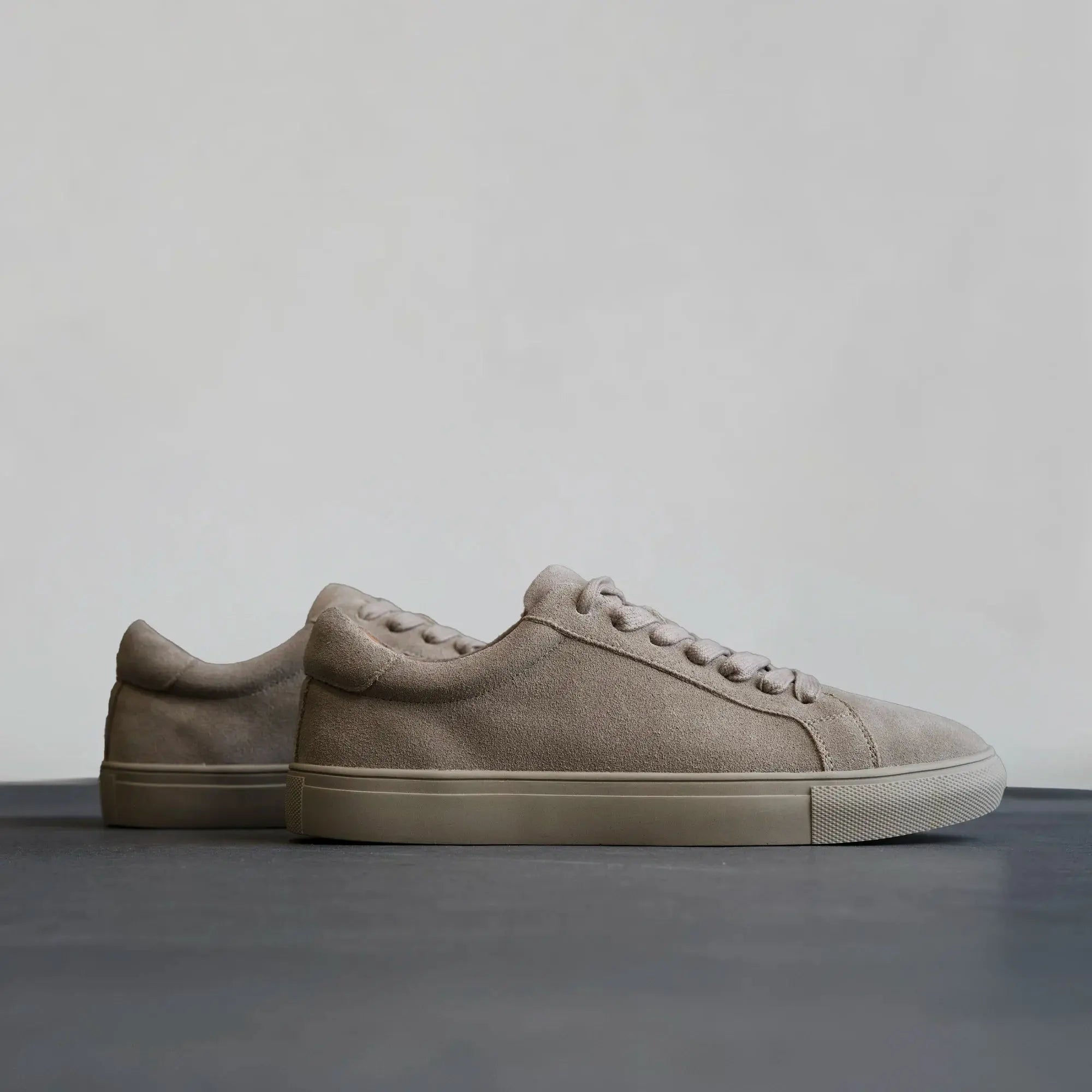 Essential Sneaker Suede Taupe