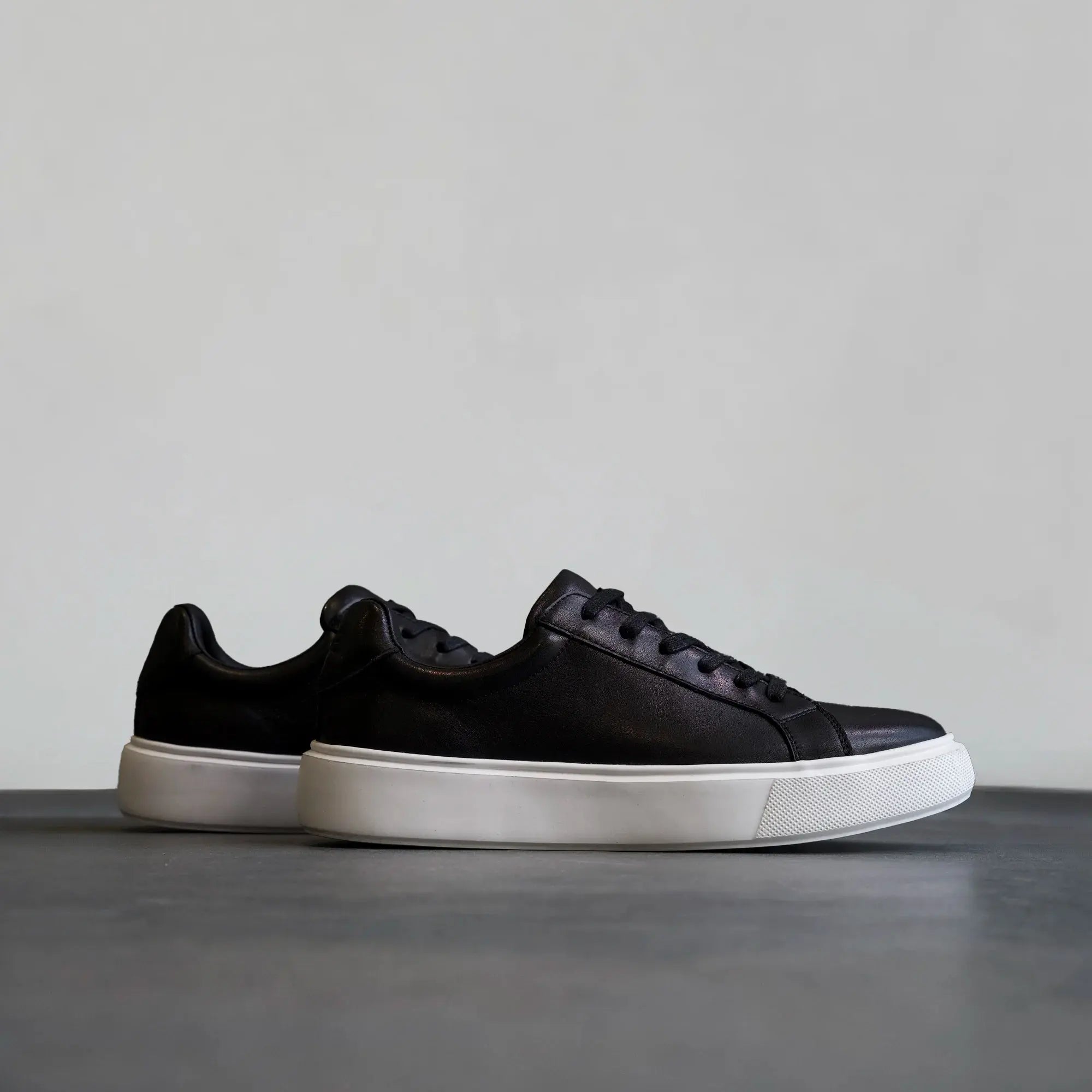 Iconic Sneaker Nappa Leather Black White