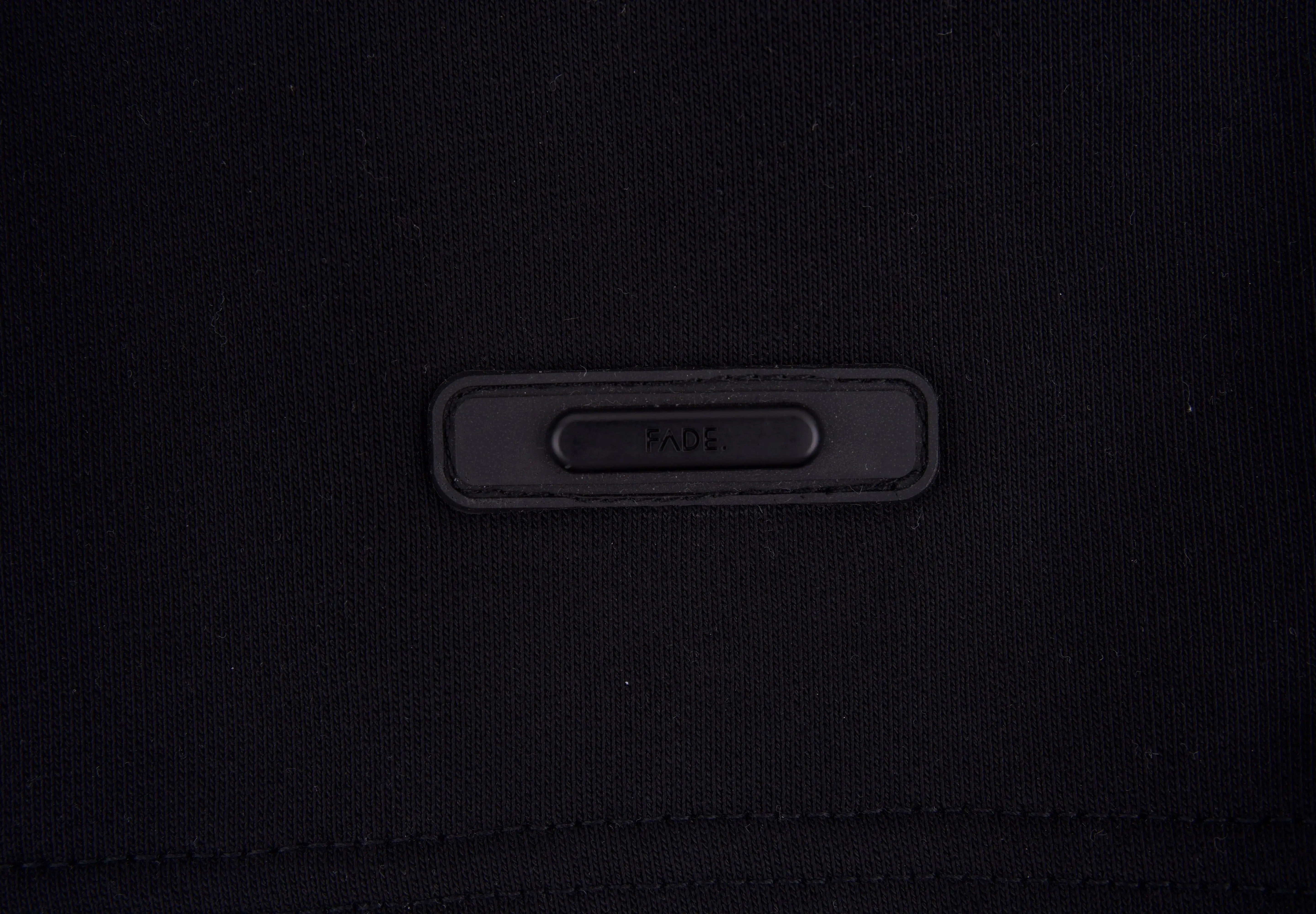 FJ033 Iconic Badge Shorts Black