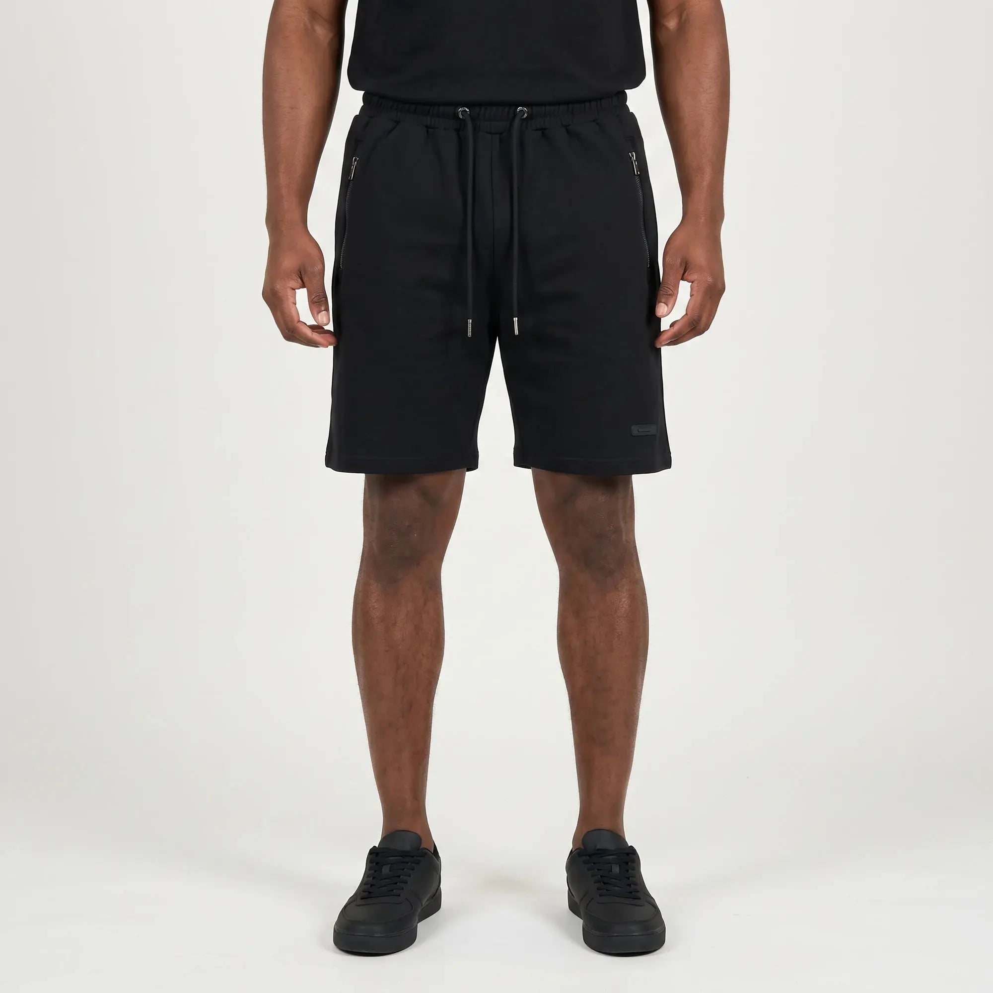 FJ033 Iconic Badge Shorts Black