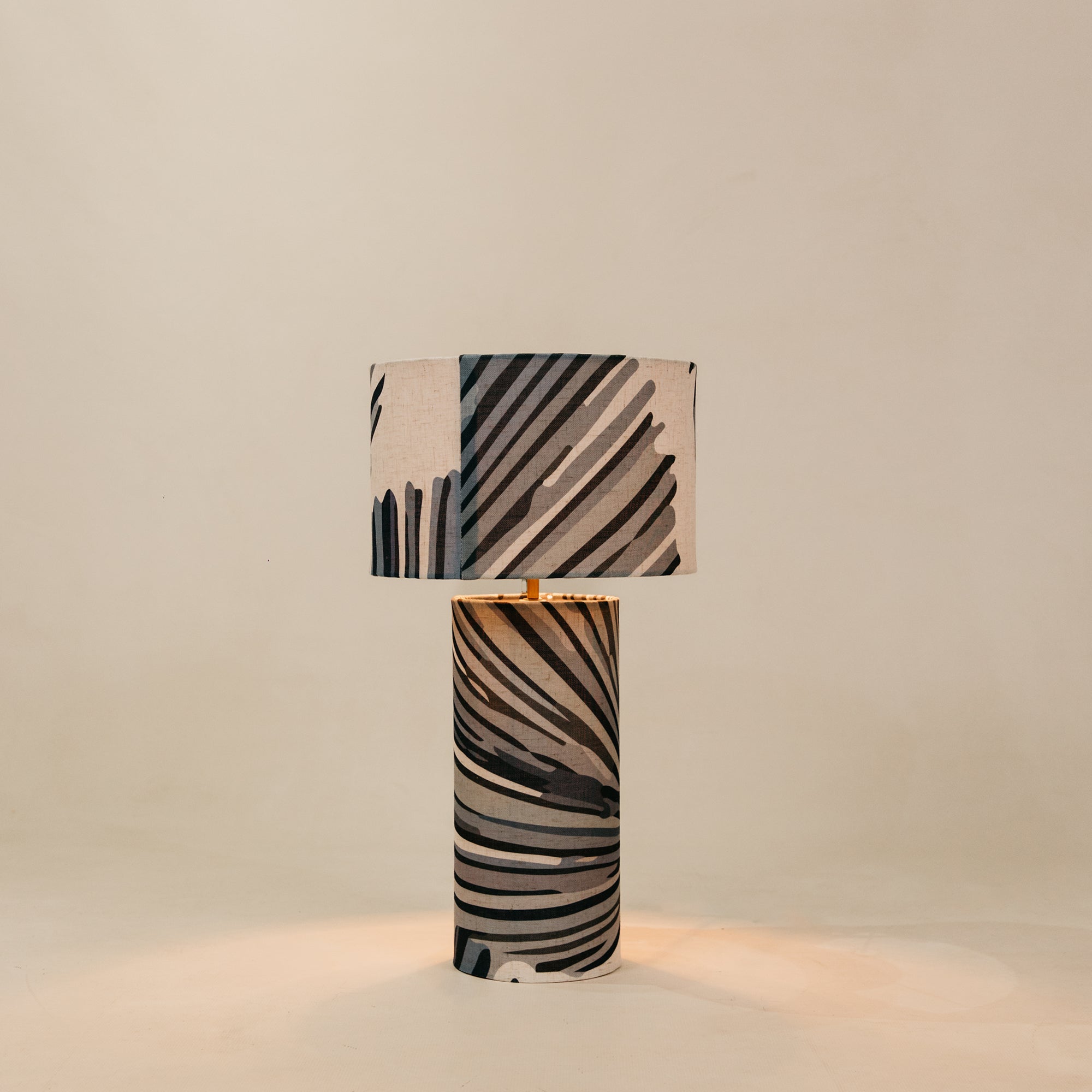 Fan Palm Barrel Table Lamp