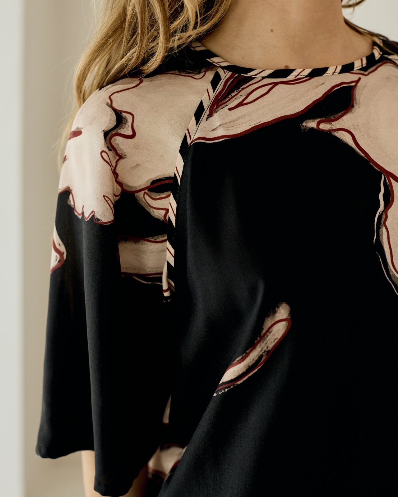 Piped Raglan Top - Black Floral