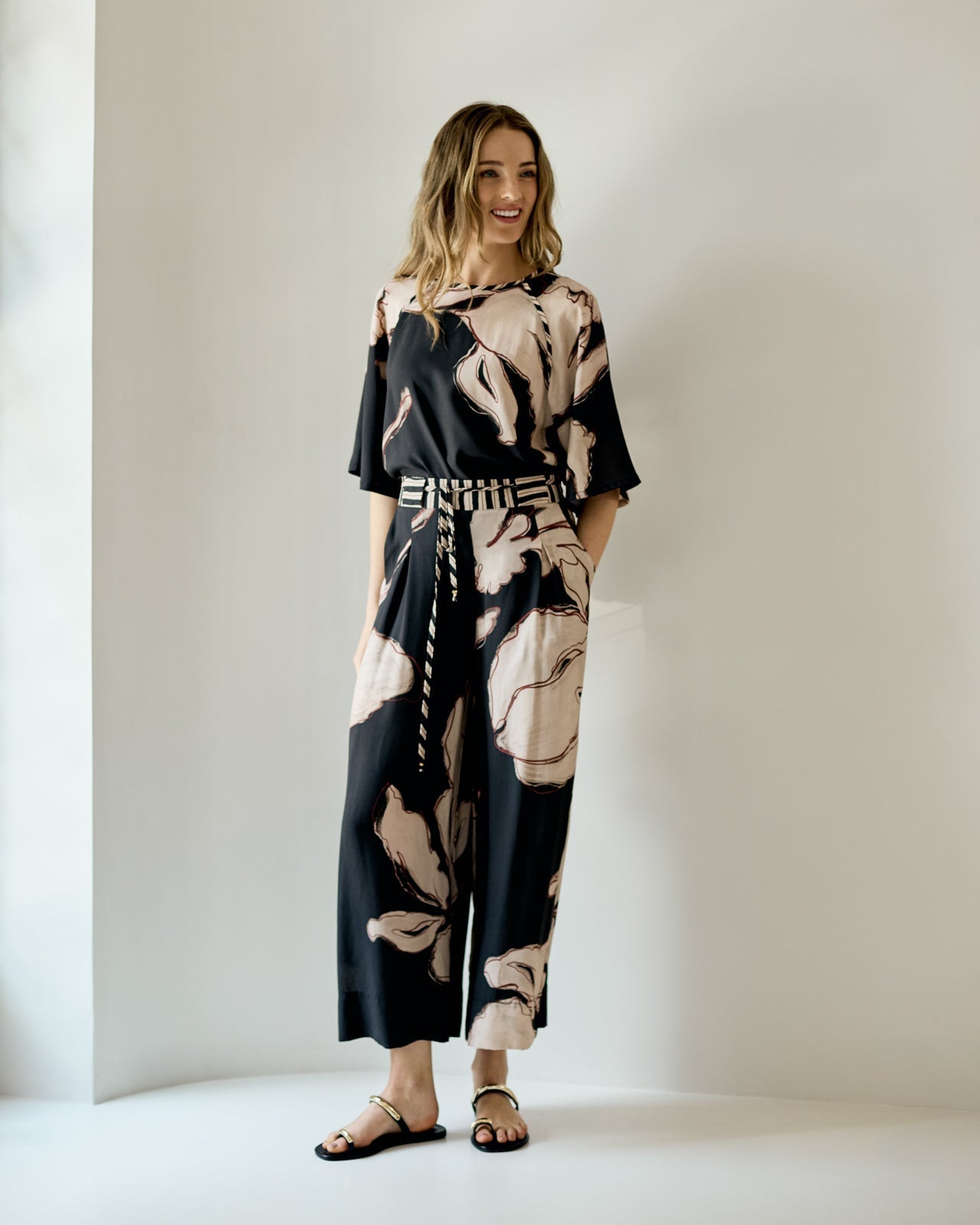 Piped Raglan Top - Black Floral