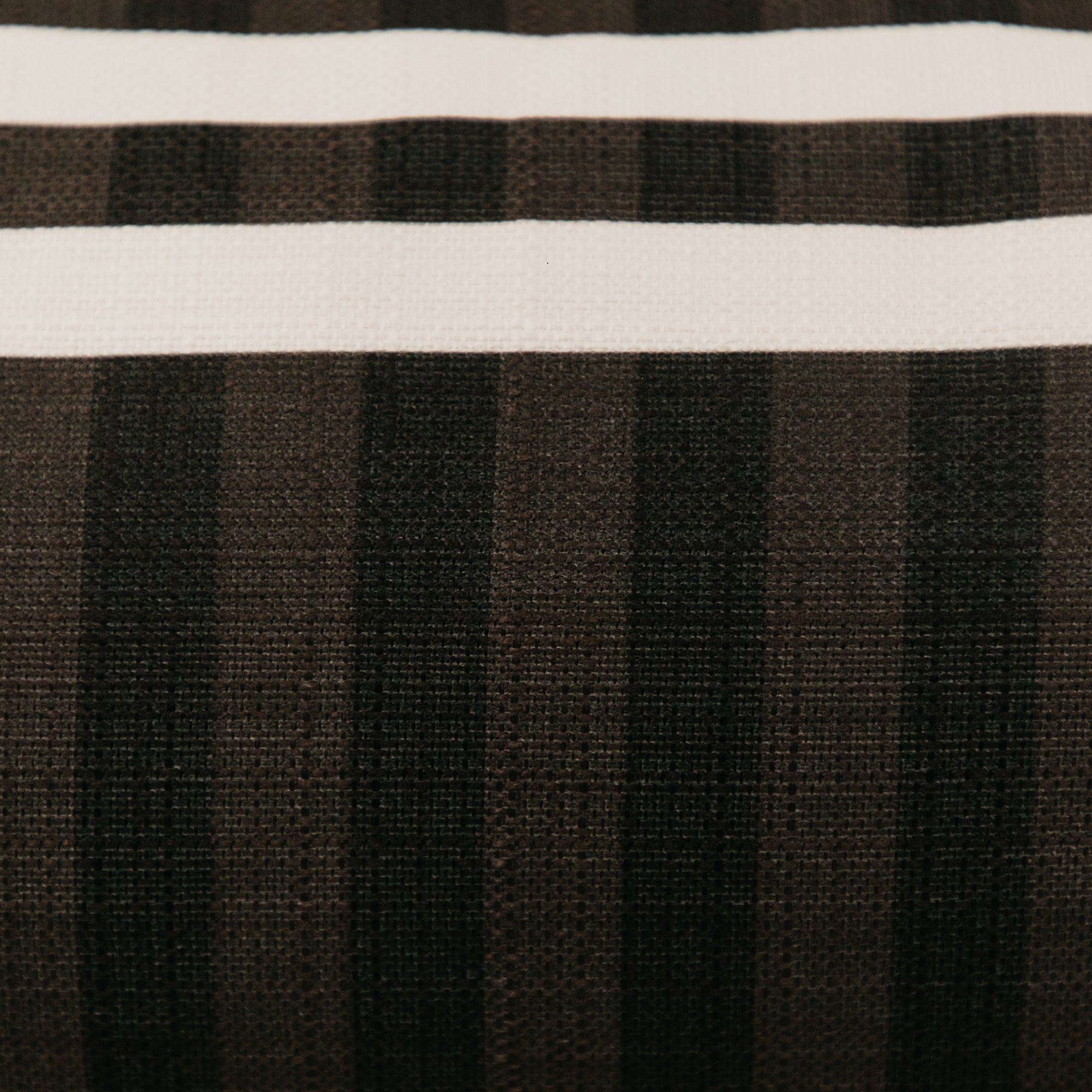 Grid Mesh Linear Scatter – Black & White
