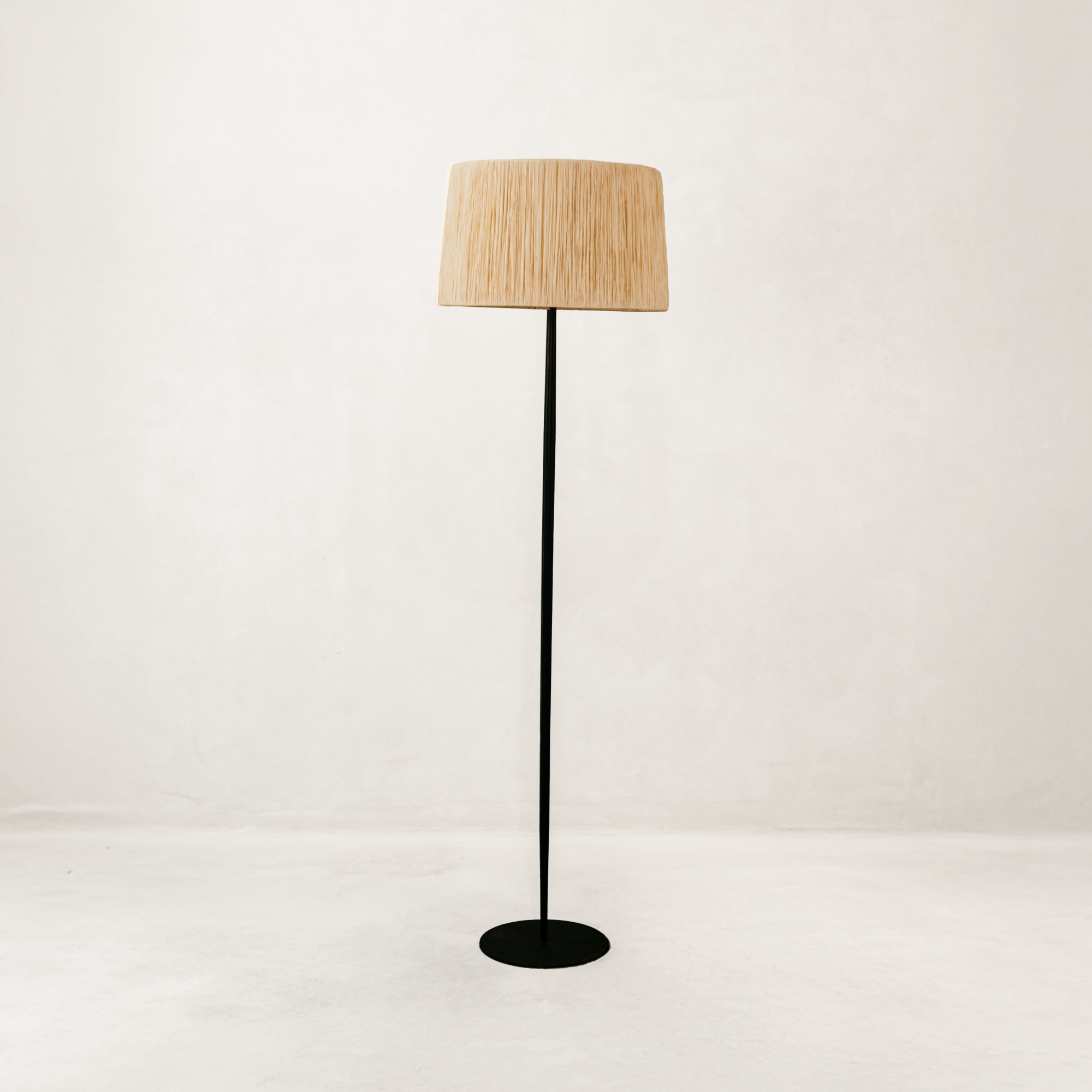 Mkuki Floor Lamp with Raffia Shade – Black