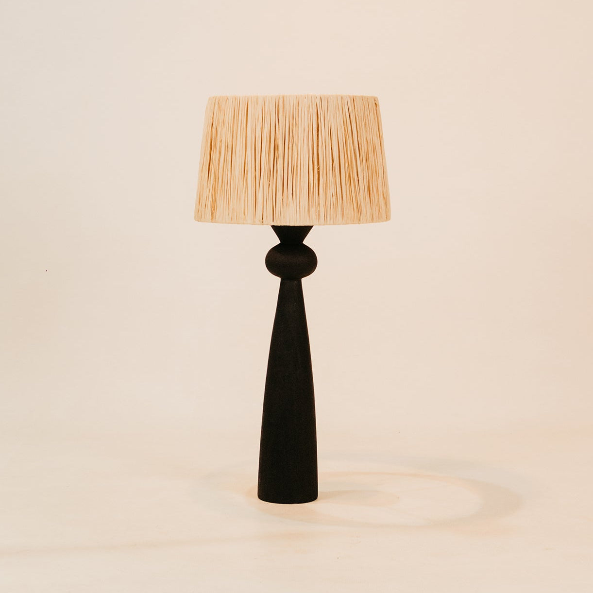 Sabie Table Lamp with Raffia Shade – Black