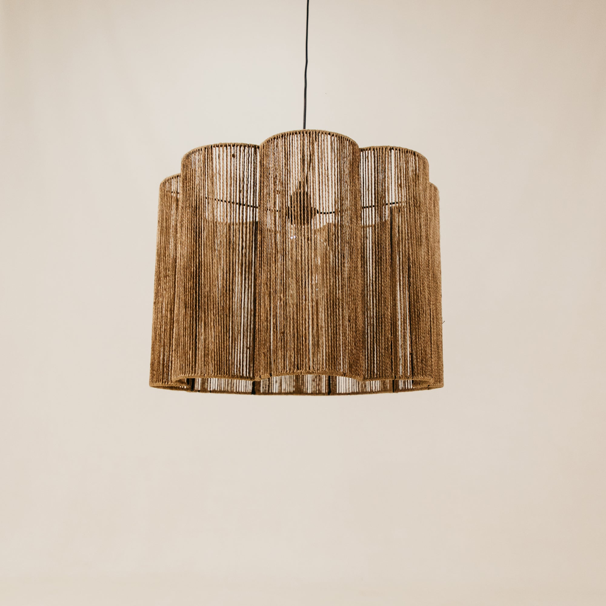 Scalopped Jute Pendant – Natural
