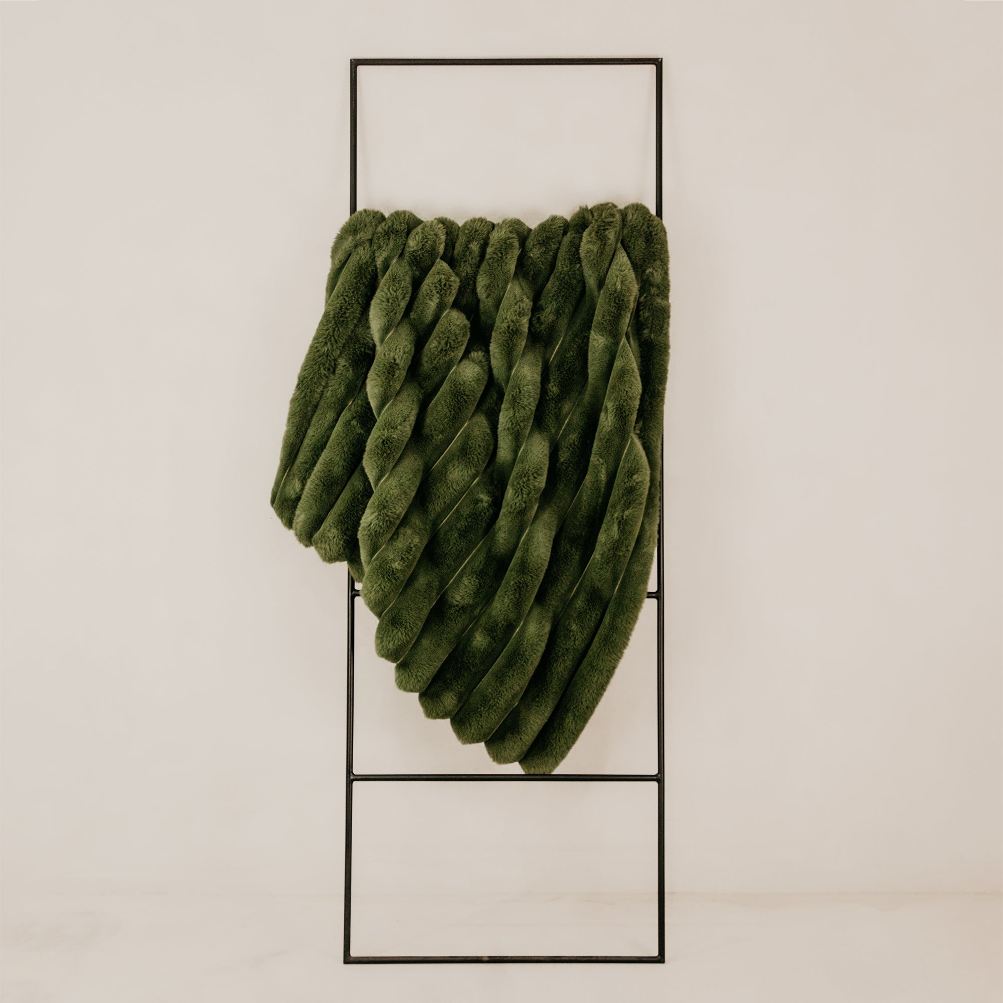 Serenity Fur Throw – Green