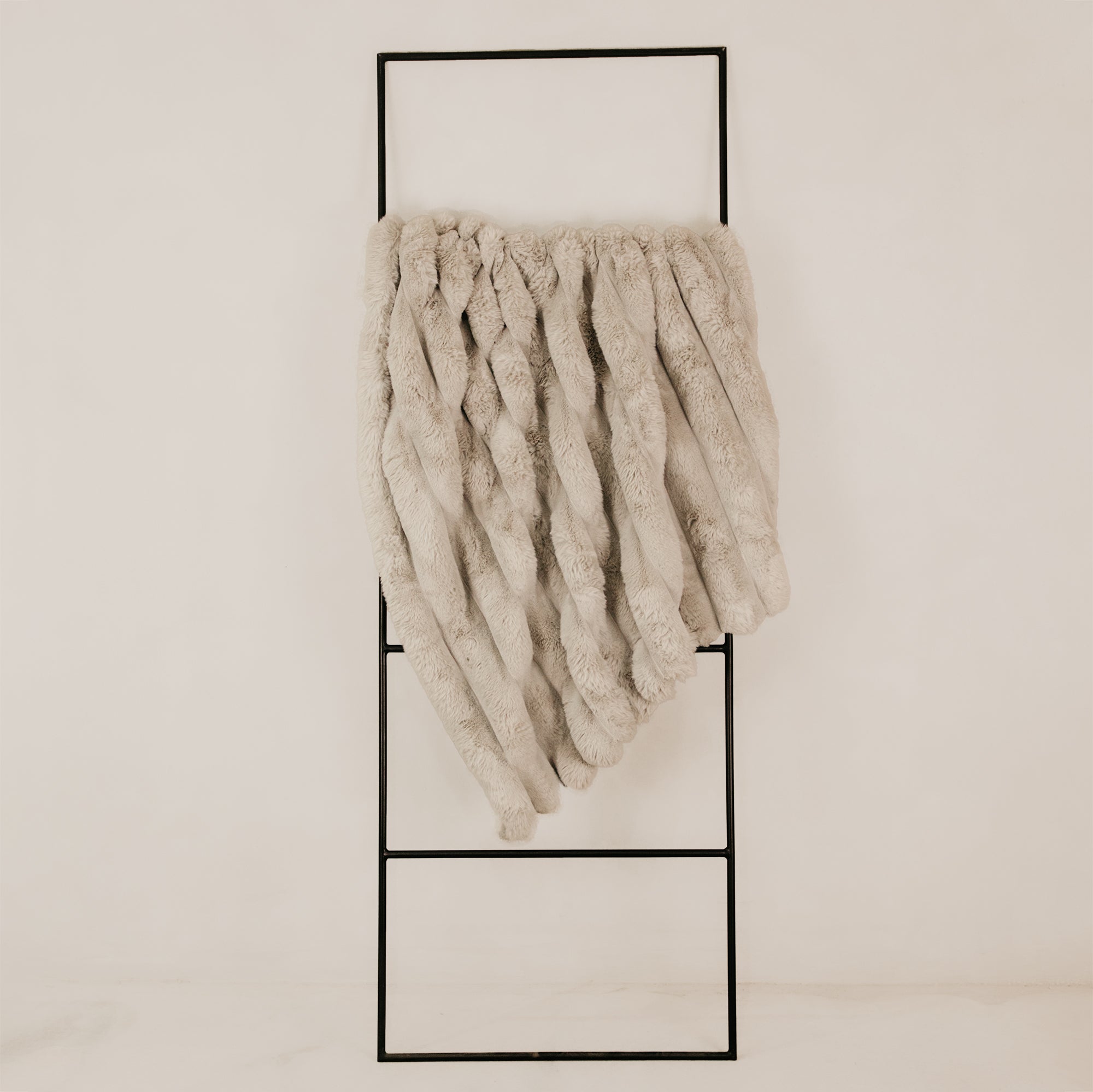 Serenity Fur Throw – Grey