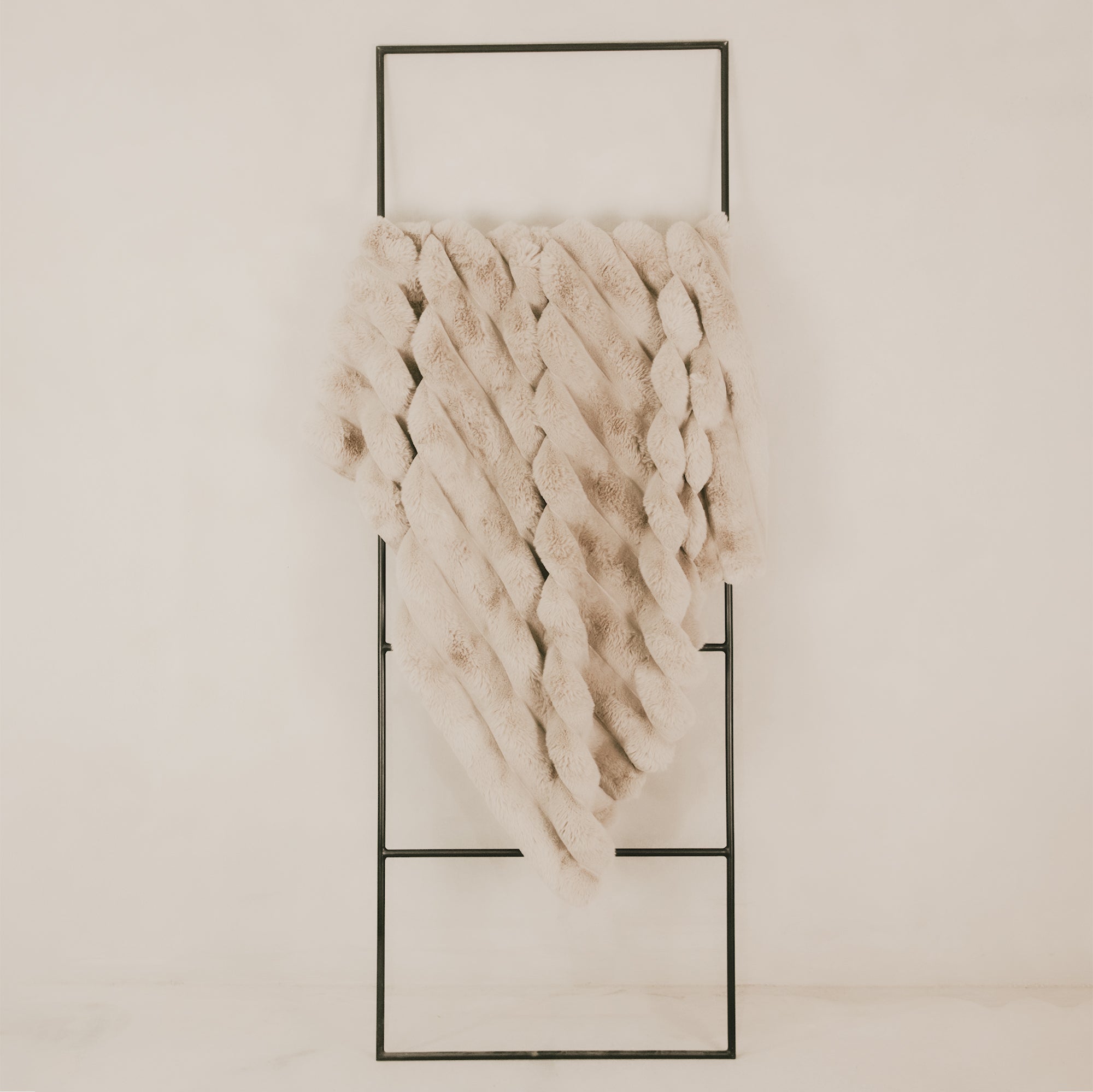 Serenity Fur Throw – Natural