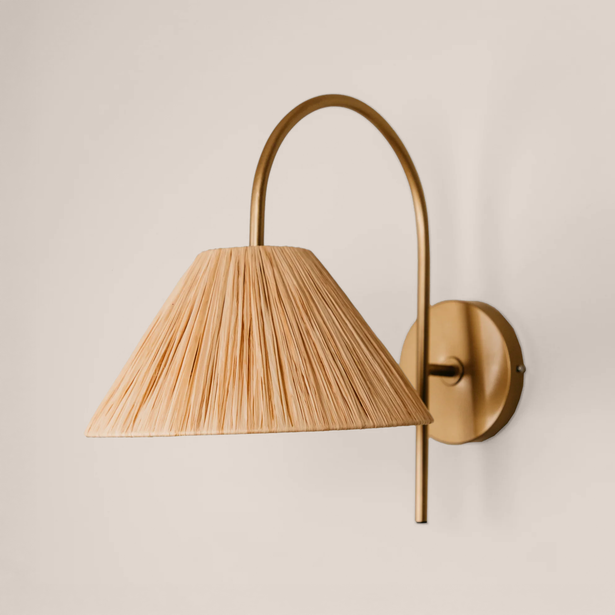 Archer Wall Light with Tapered Raffia Shade – Gold