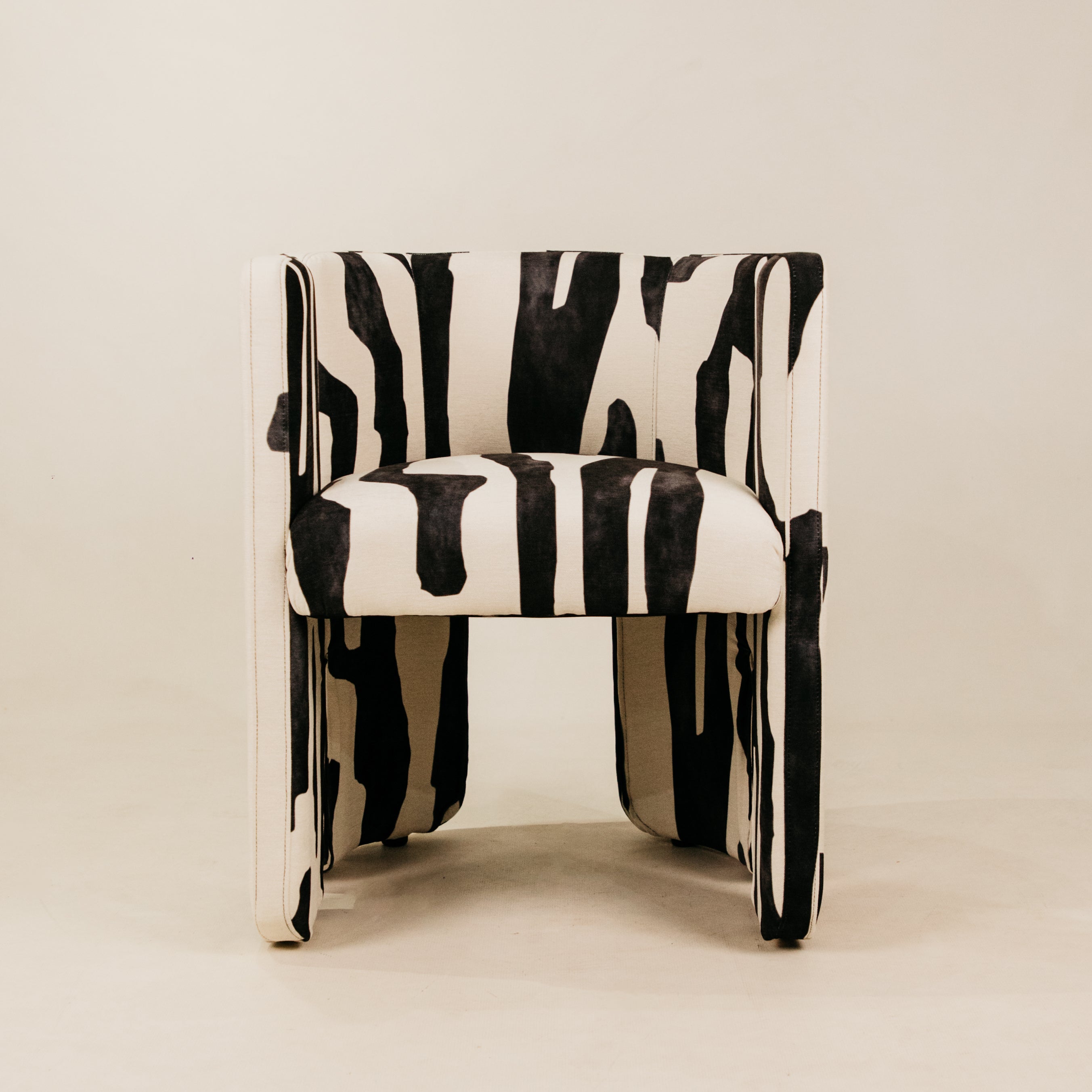 Contour Dining Chair – Black