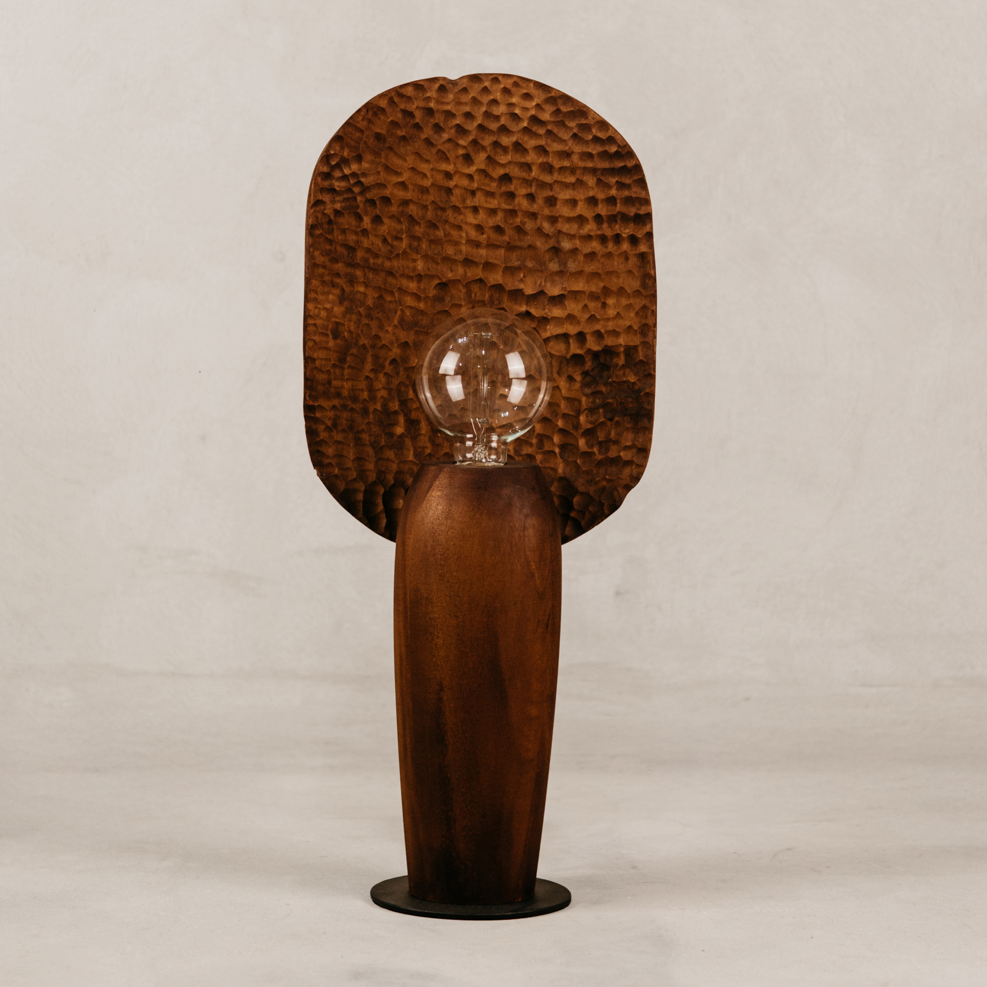 Nambiti Chiselled Table Lamp – Brown