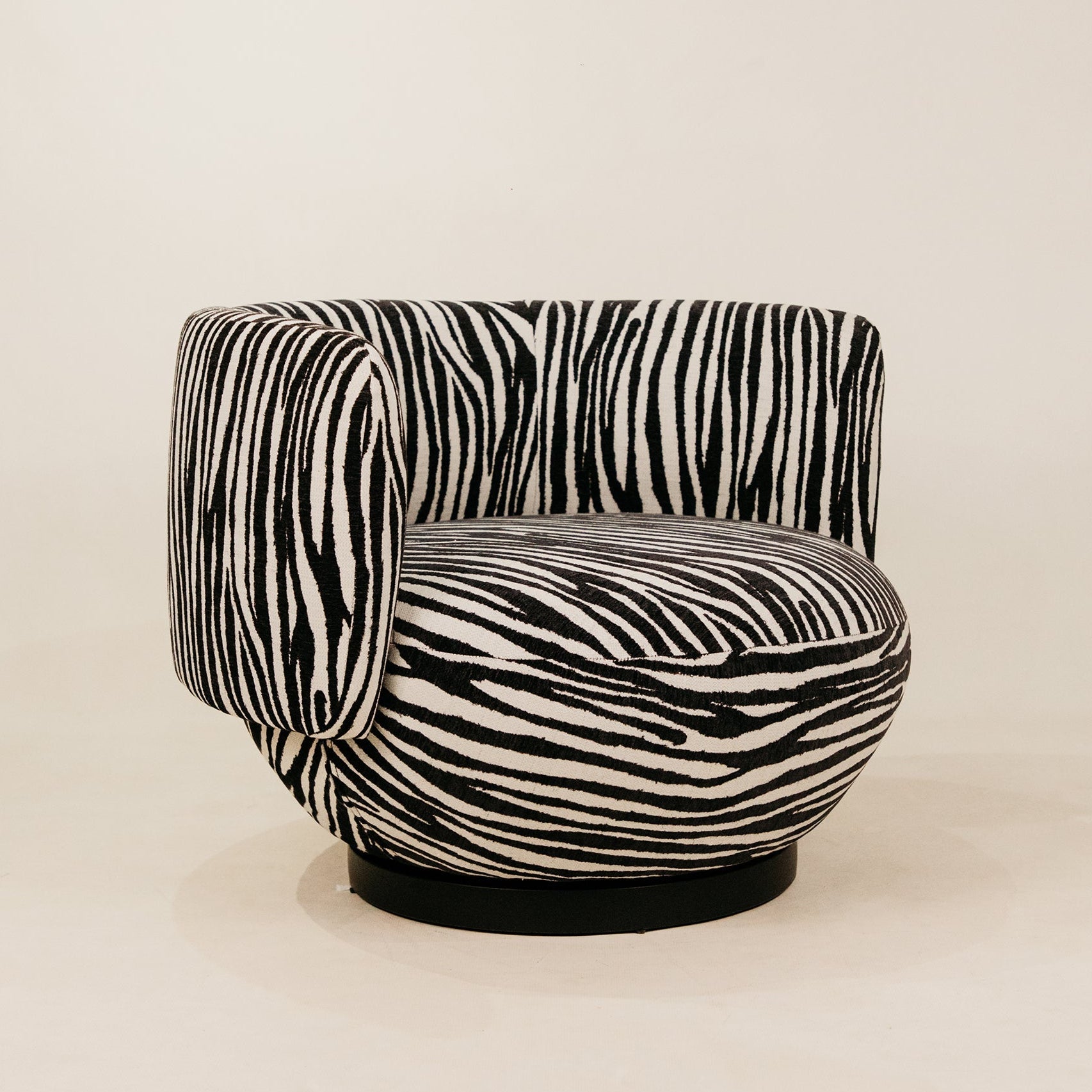Tamboti Swivel Leisure Chair – Black & White