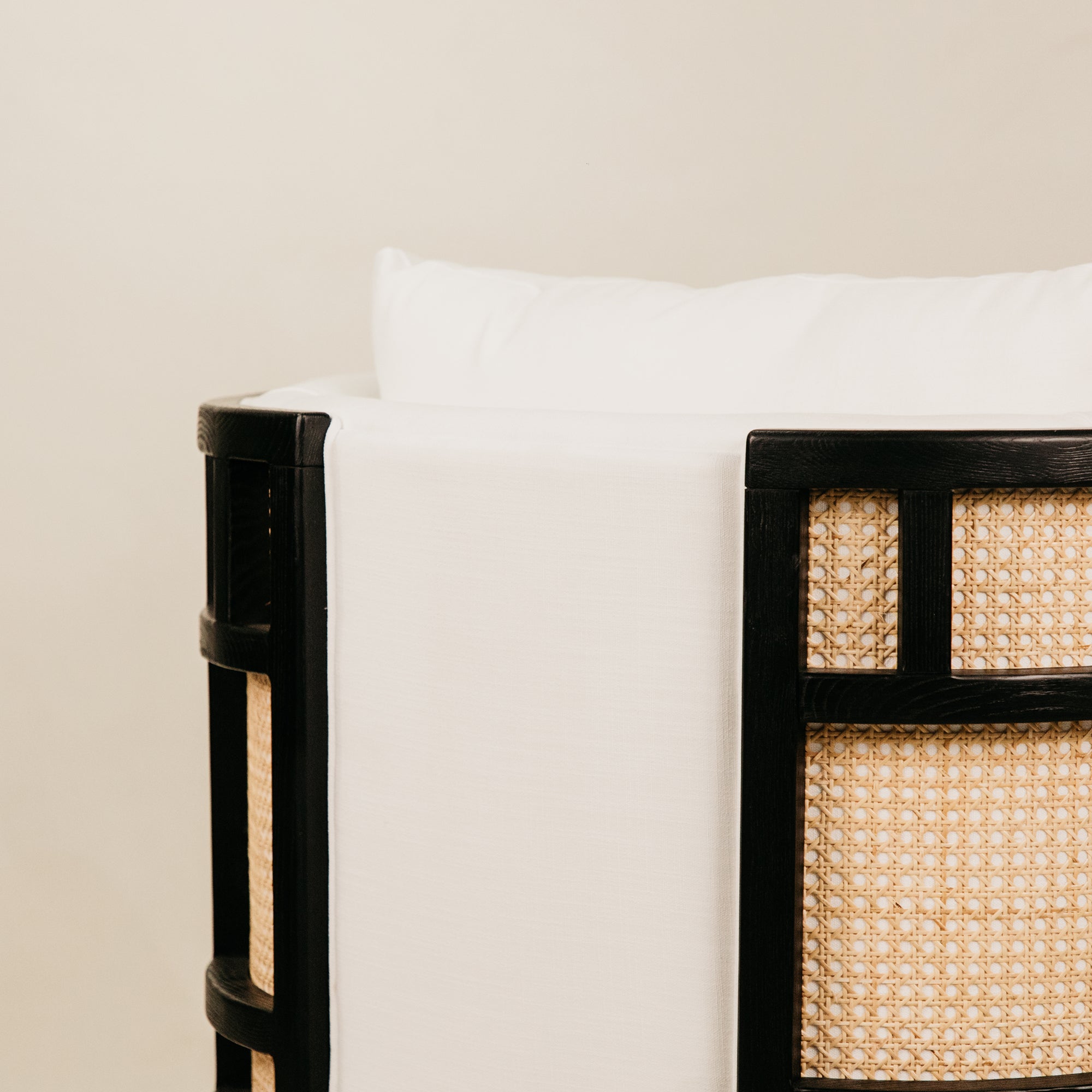 Horizon Leisure Chair – Black & White