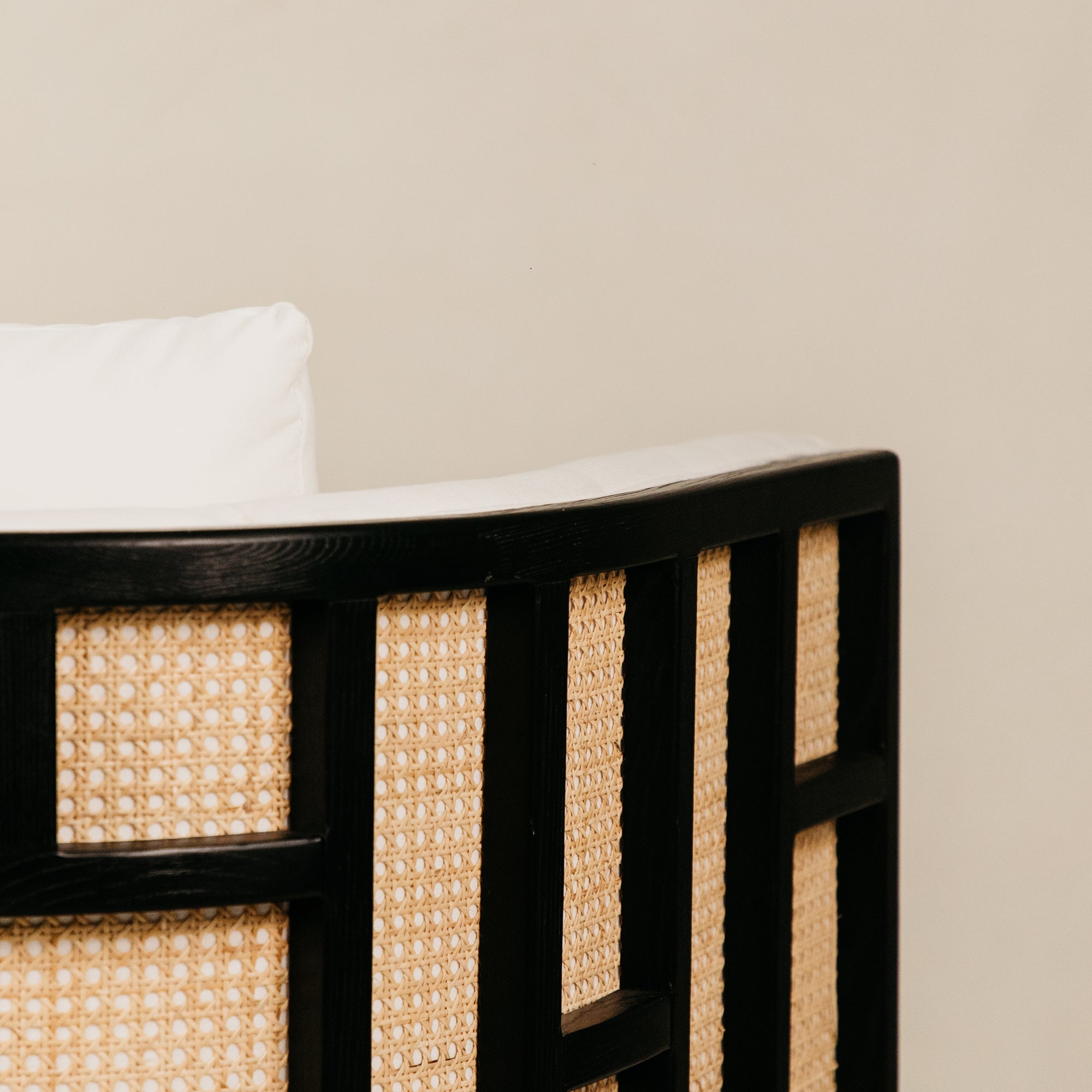 Horizon Leisure Chair – Black & White