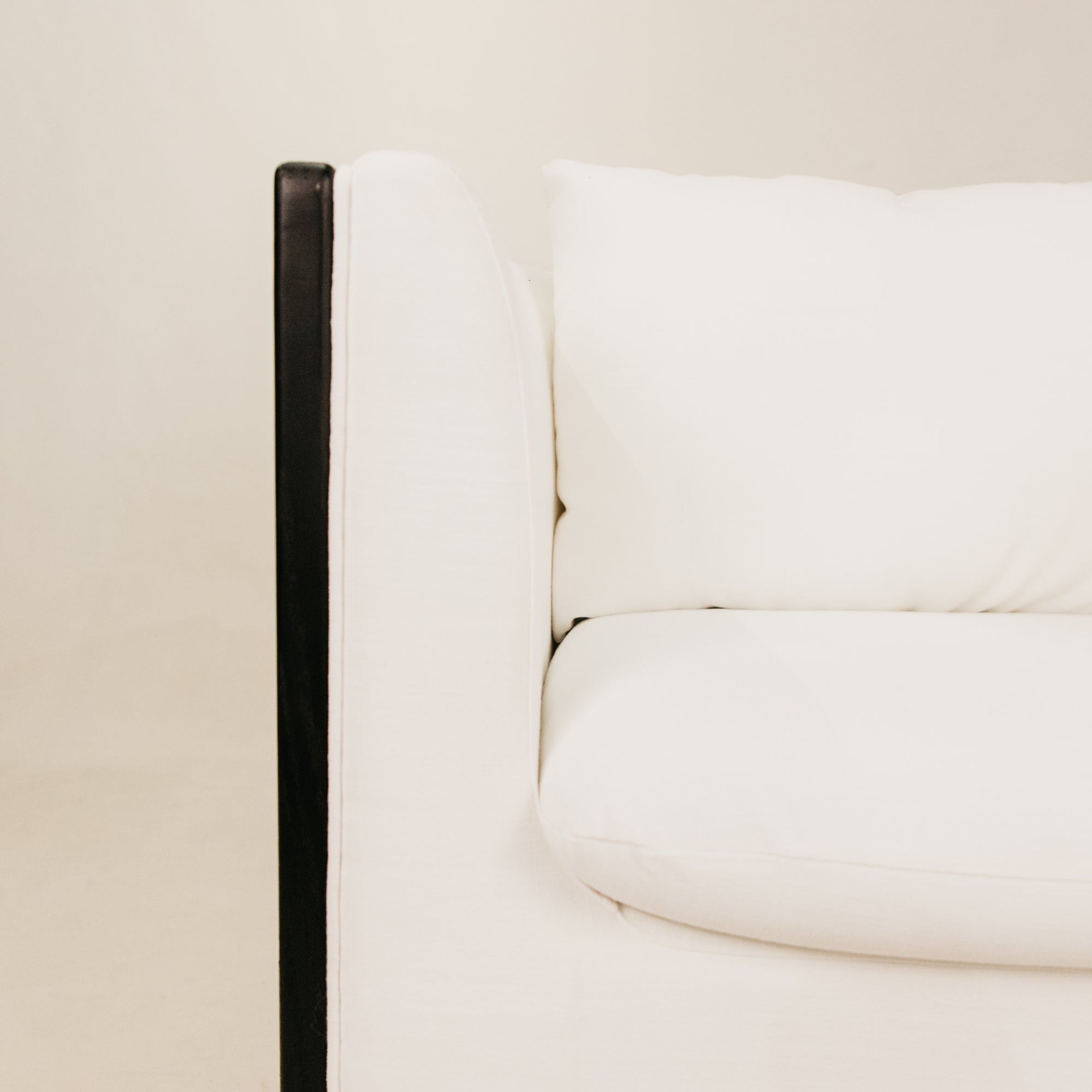 Horizon Leisure Chair – Black & White