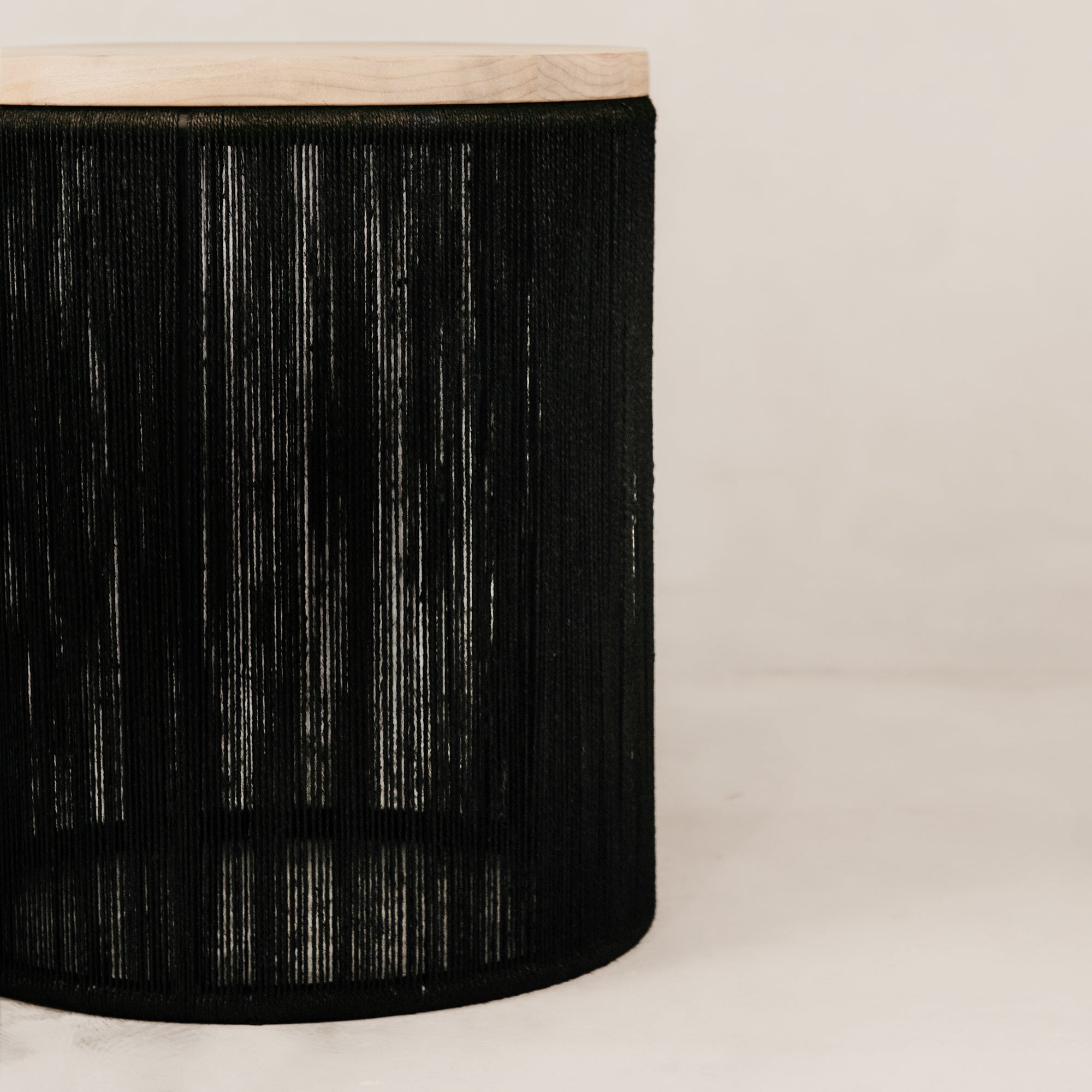Ijuthi Side Table – Blonde & Black