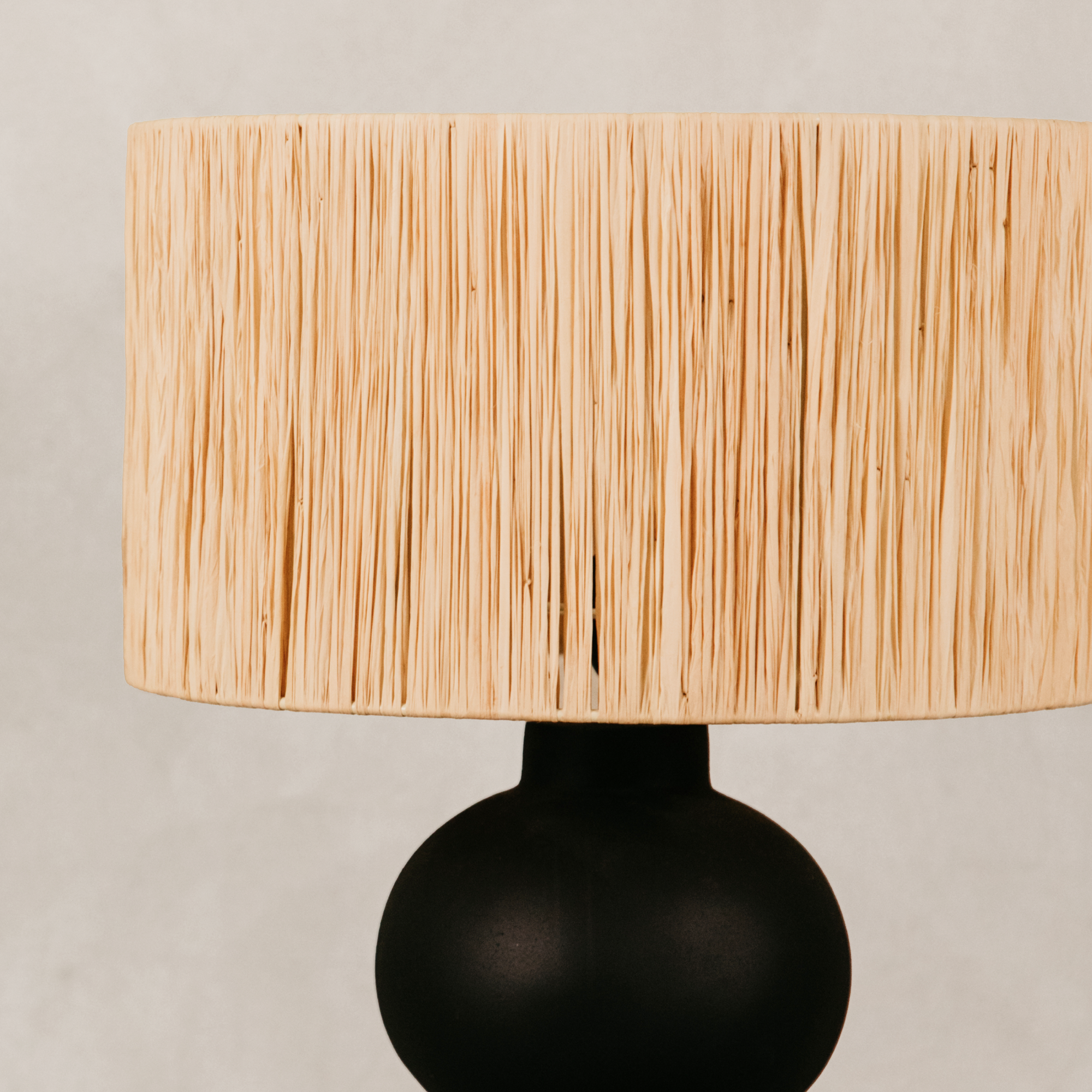 Indebe Ribbed Table Lamp with Raffia Shade – Charcoal