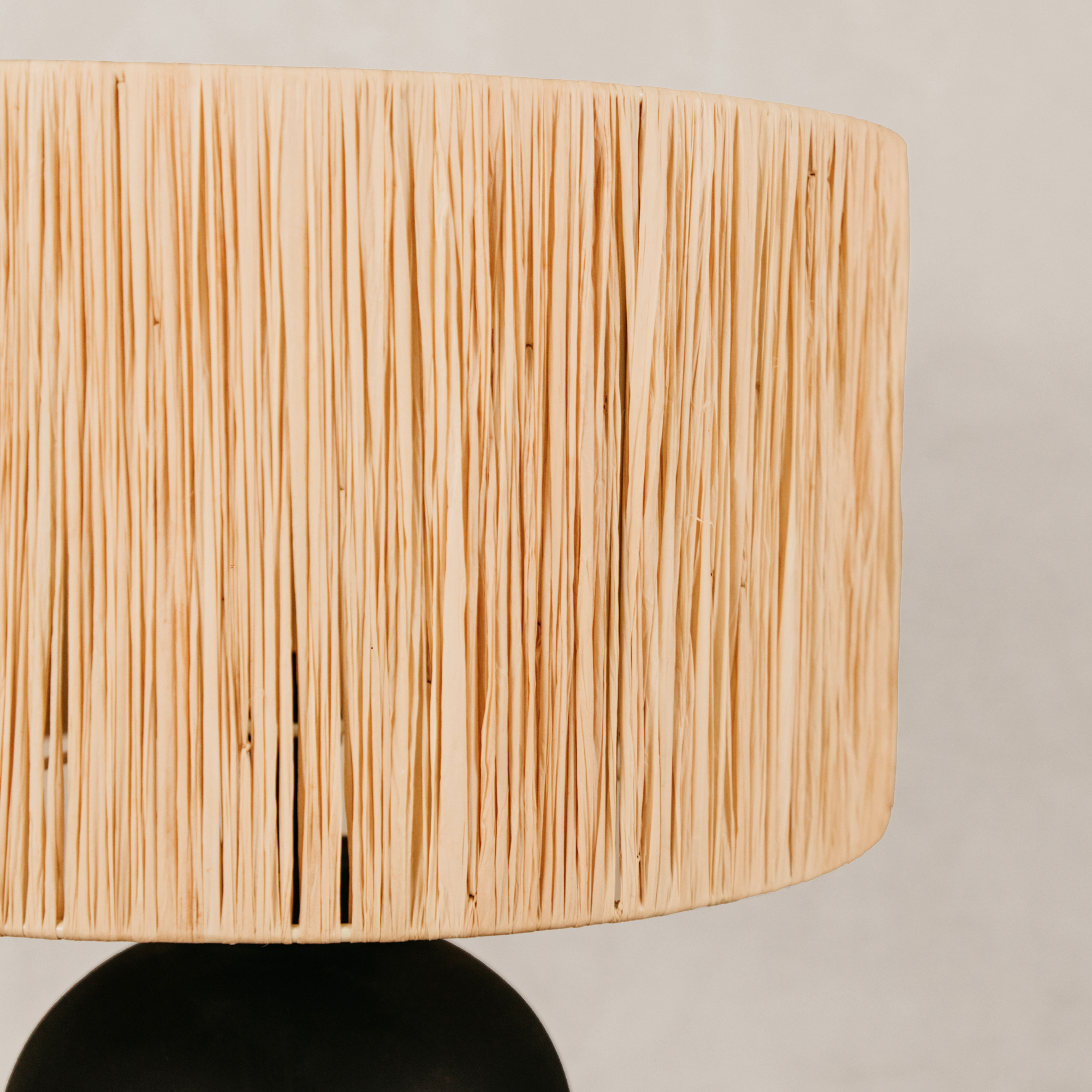 Indebe Ribbed Table Lamp with Raffia Shade – Charcoal